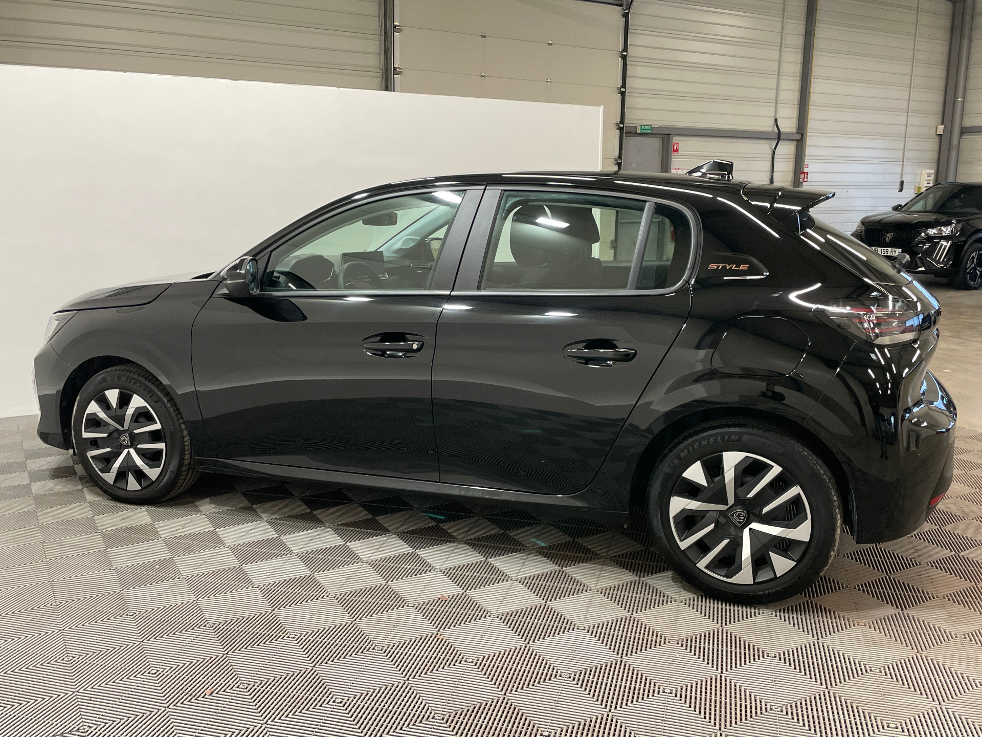 Photo 25 du véhicule PEUGEOT 208