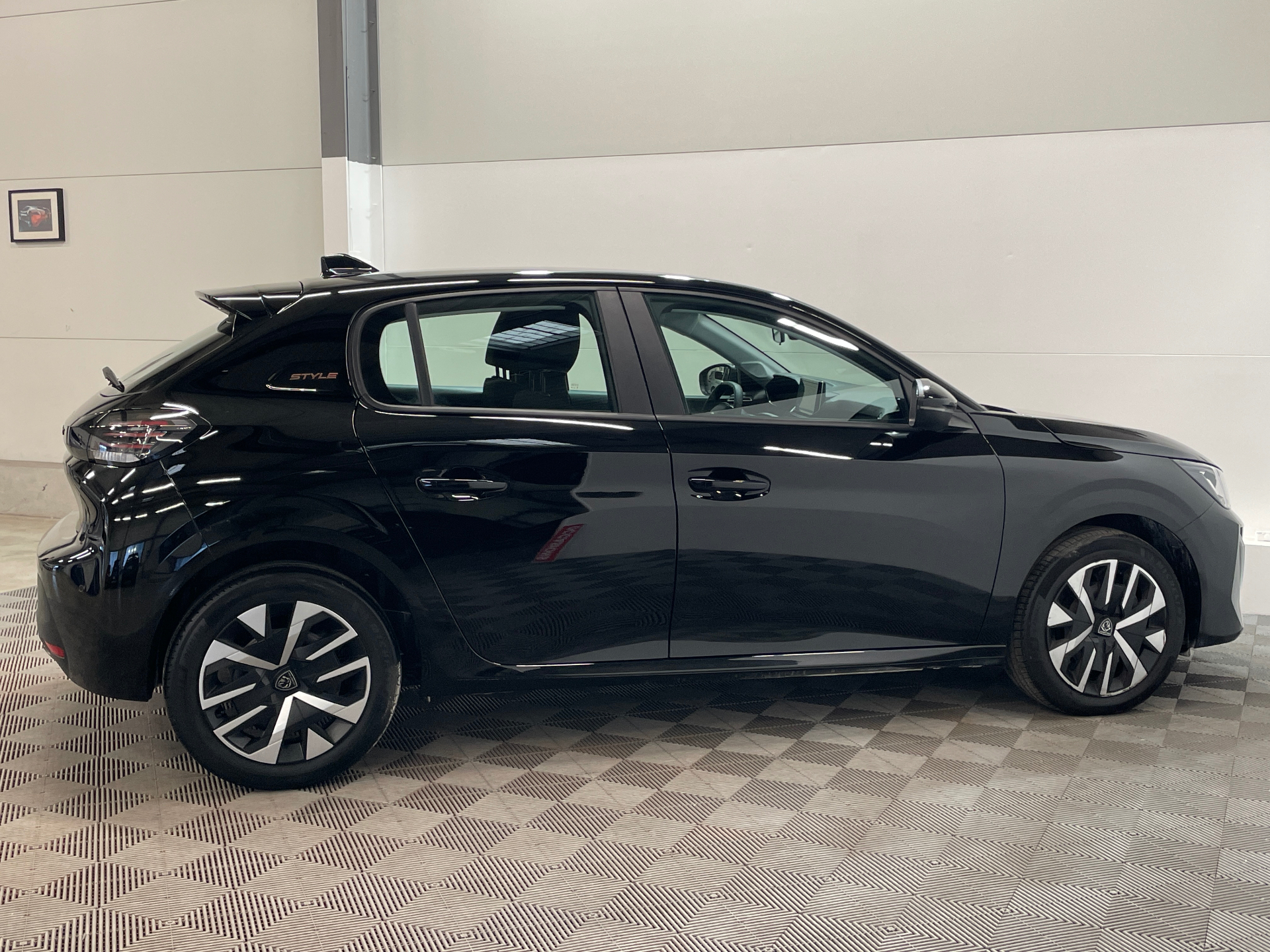 Photo 27 du véhicule PEUGEOT 208