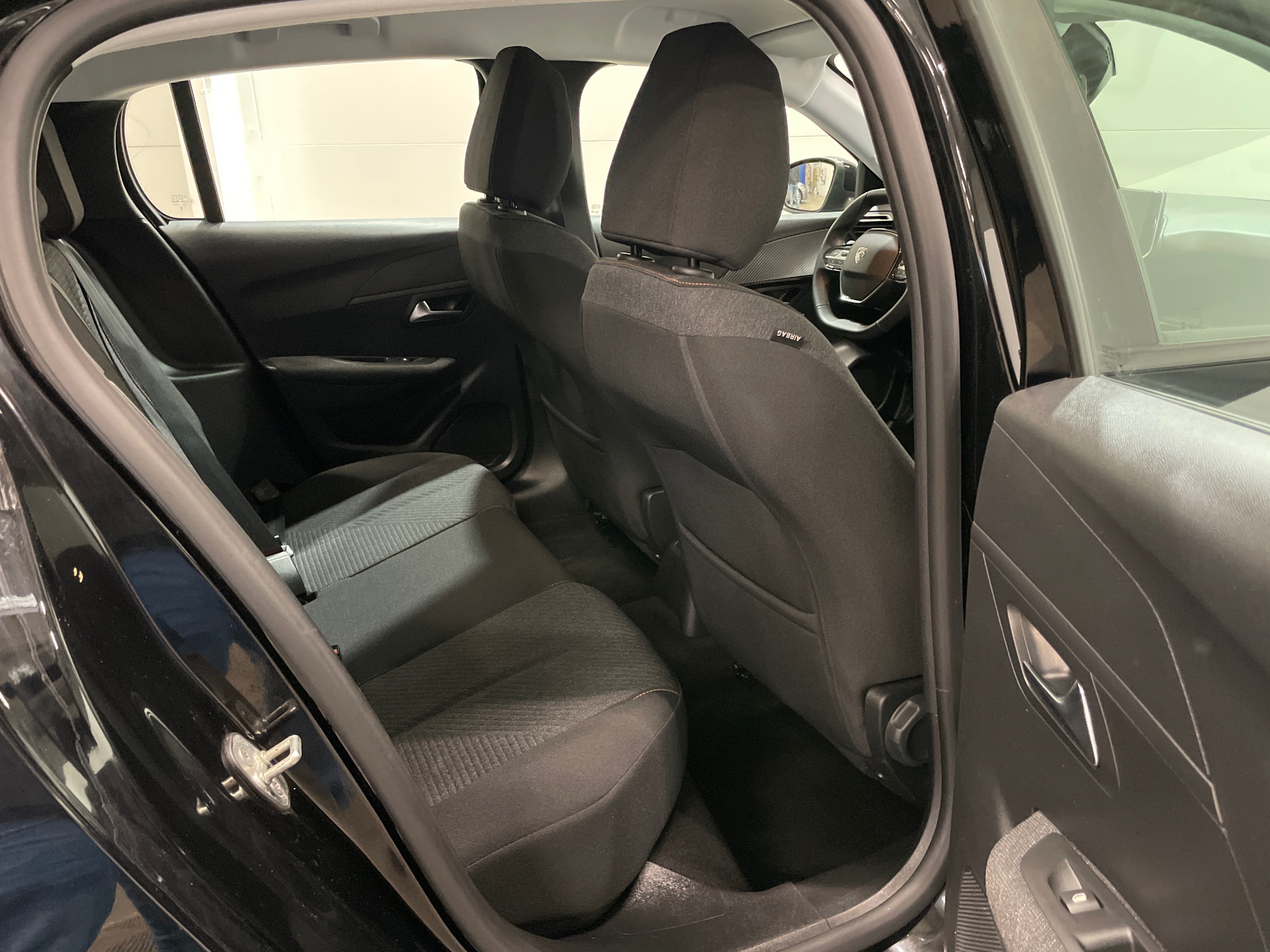 Photo 8 du véhicule PEUGEOT 208