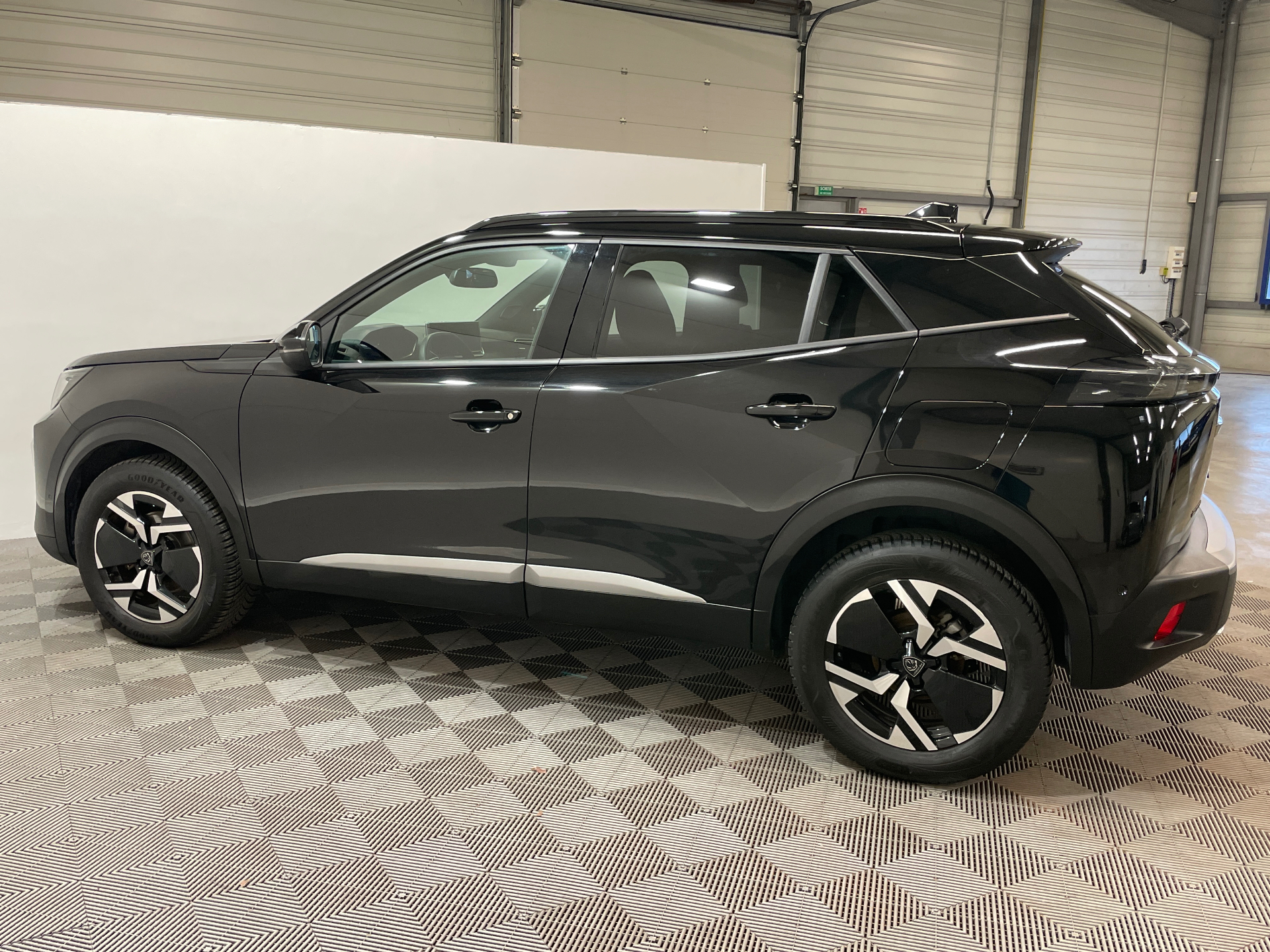 Photo 27 du véhicule PEUGEOT 2008