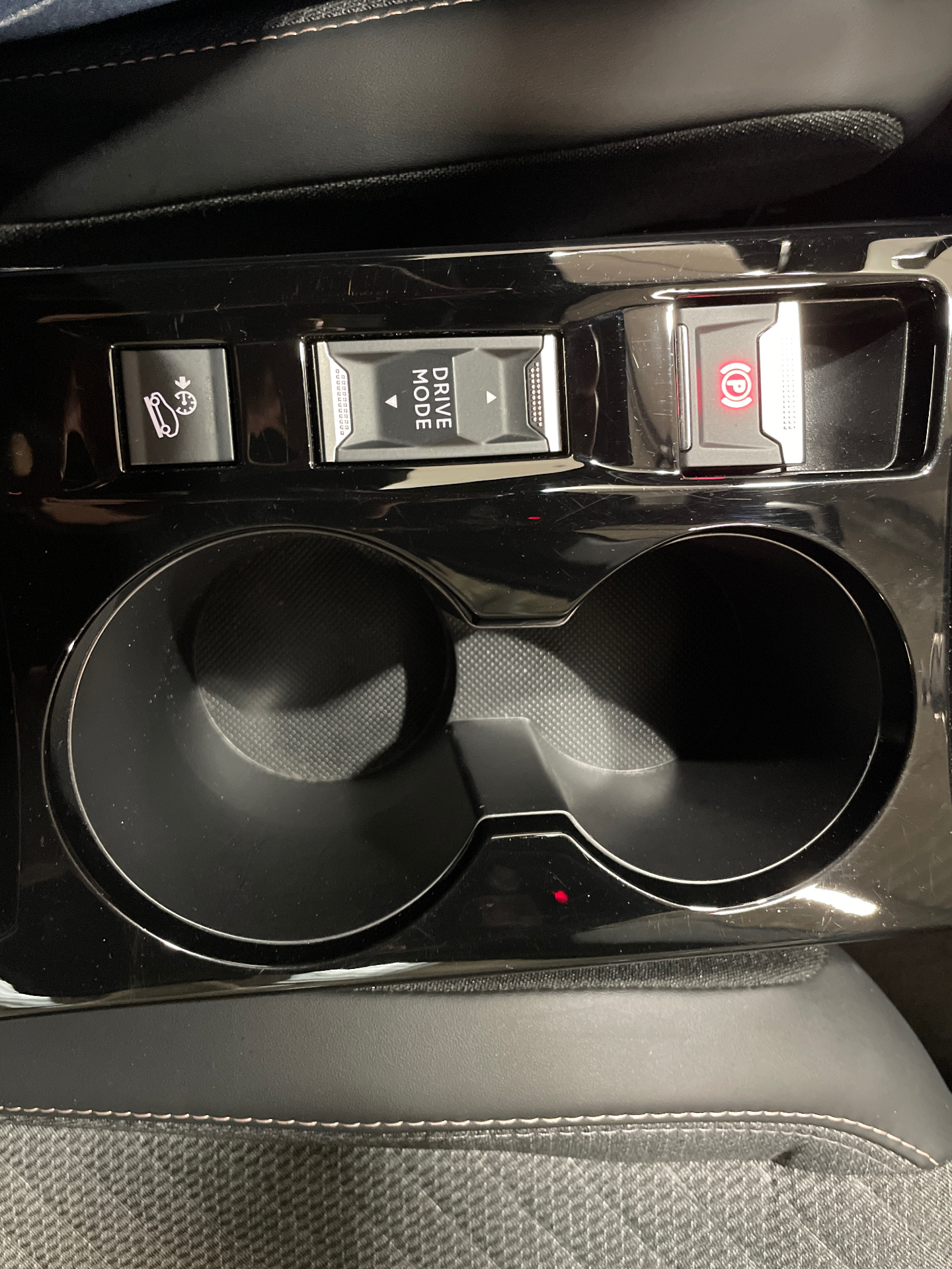 Photo 19 du véhicule PEUGEOT 2008