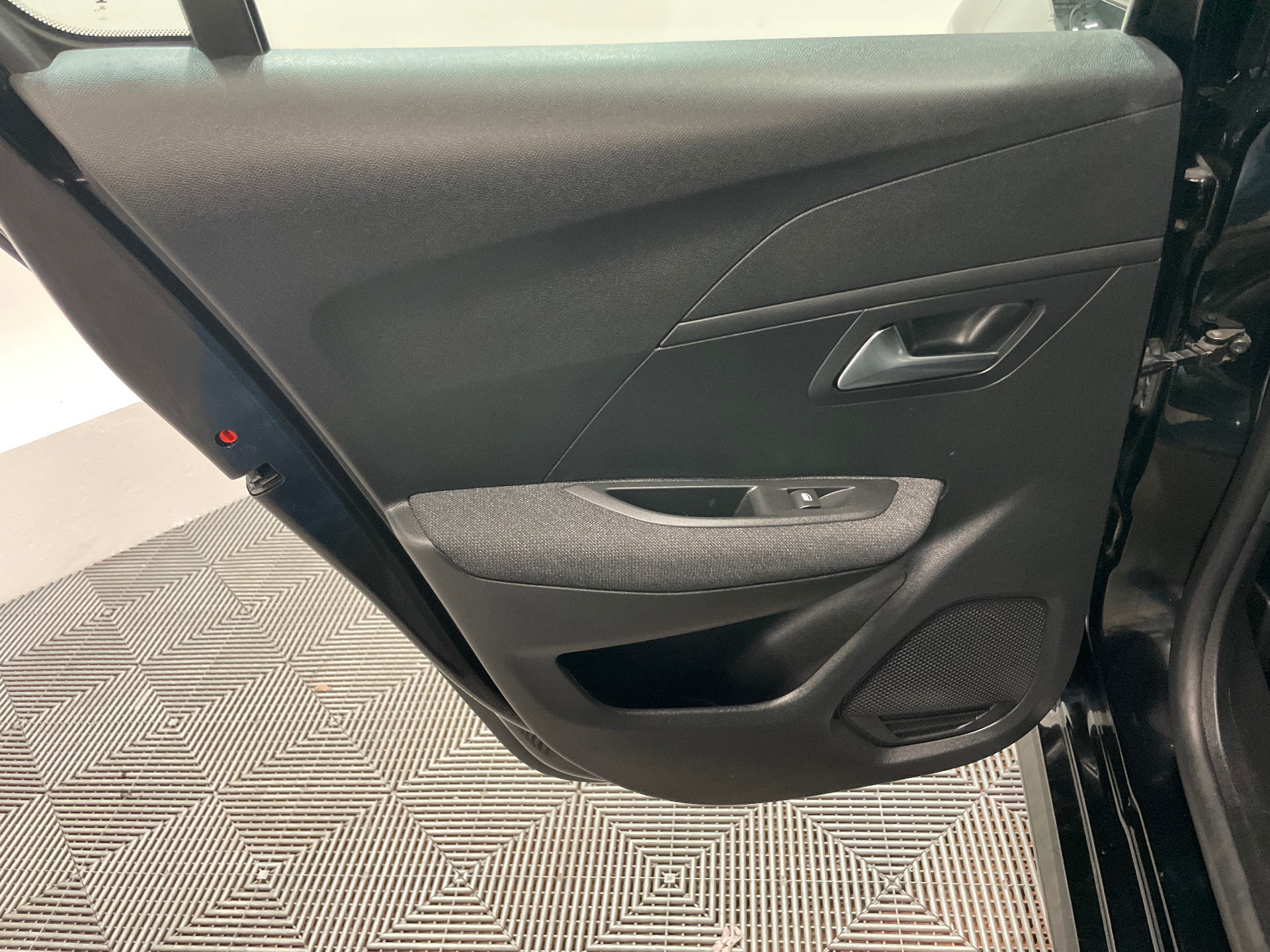 Photo 22 du véhicule PEUGEOT 208