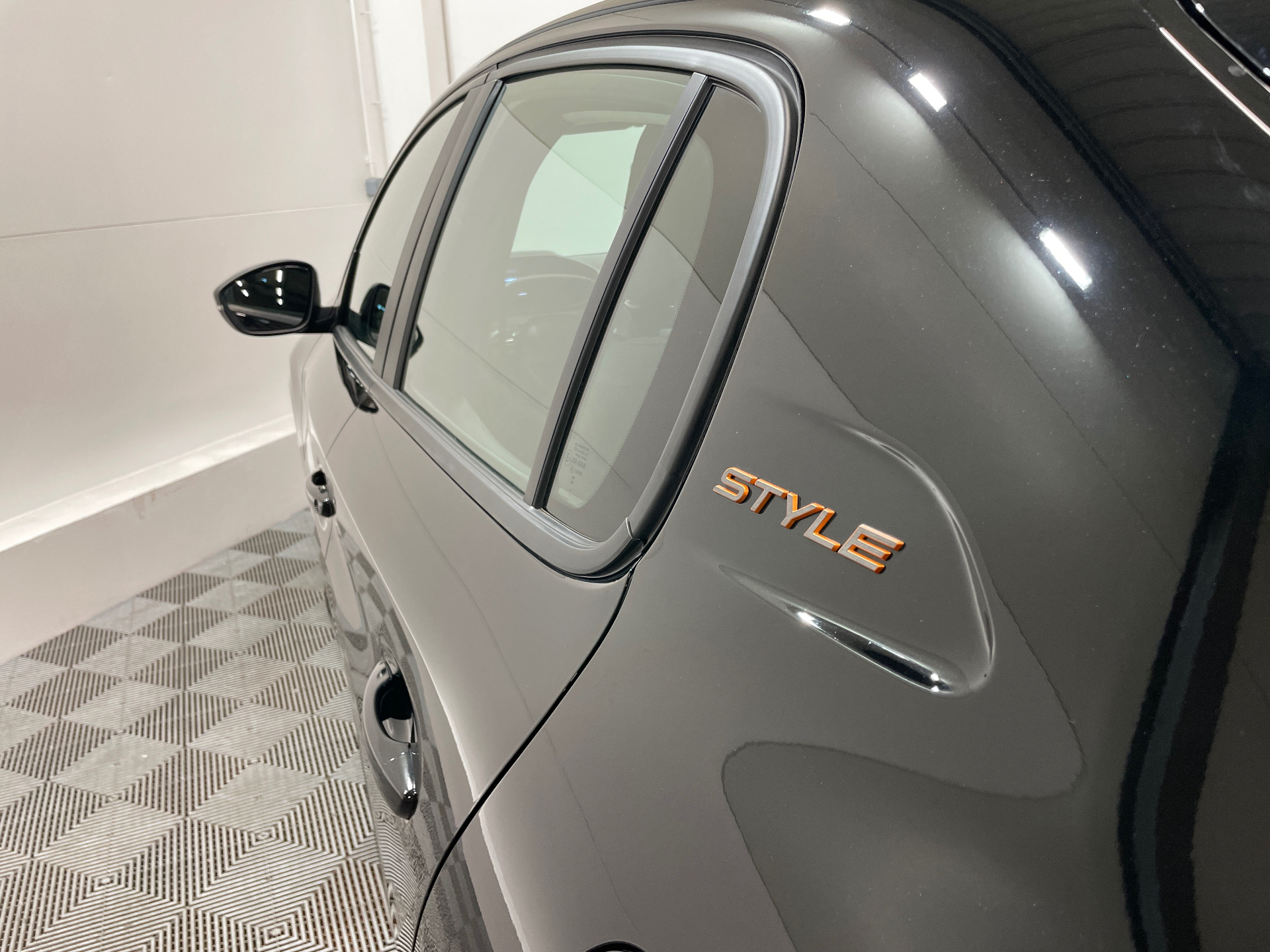 Photo 24 du véhicule PEUGEOT 208