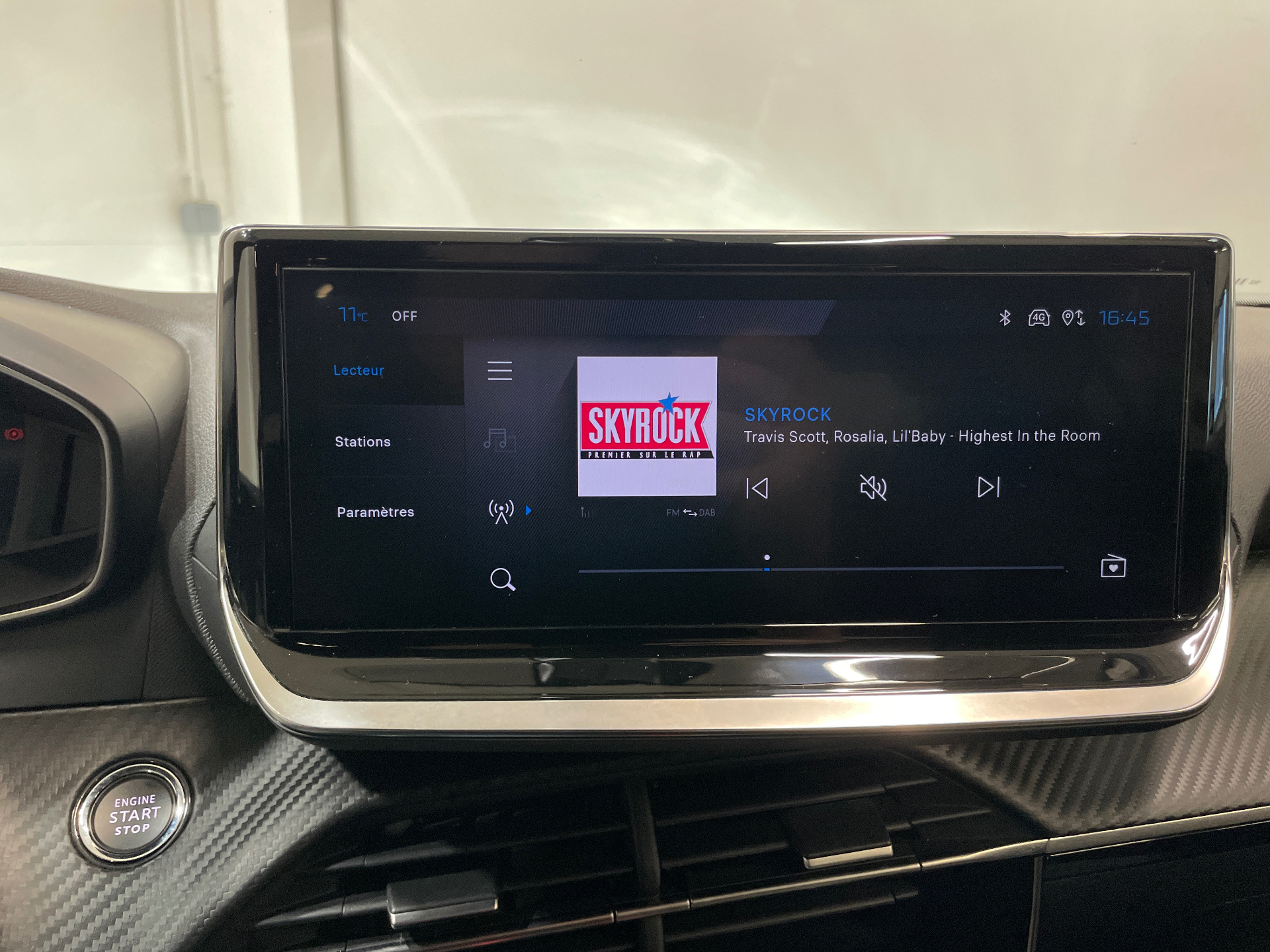 Photo 15 du véhicule PEUGEOT 2008