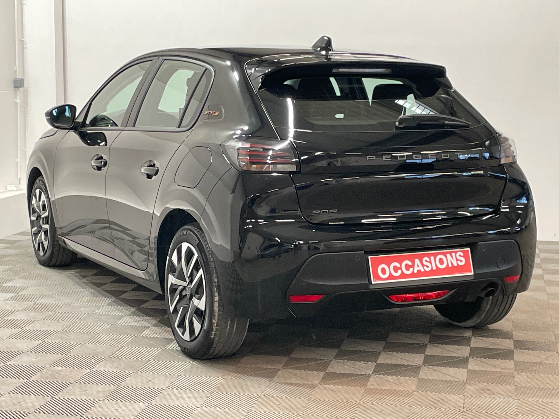 Photo 6 du véhicule PEUGEOT 208