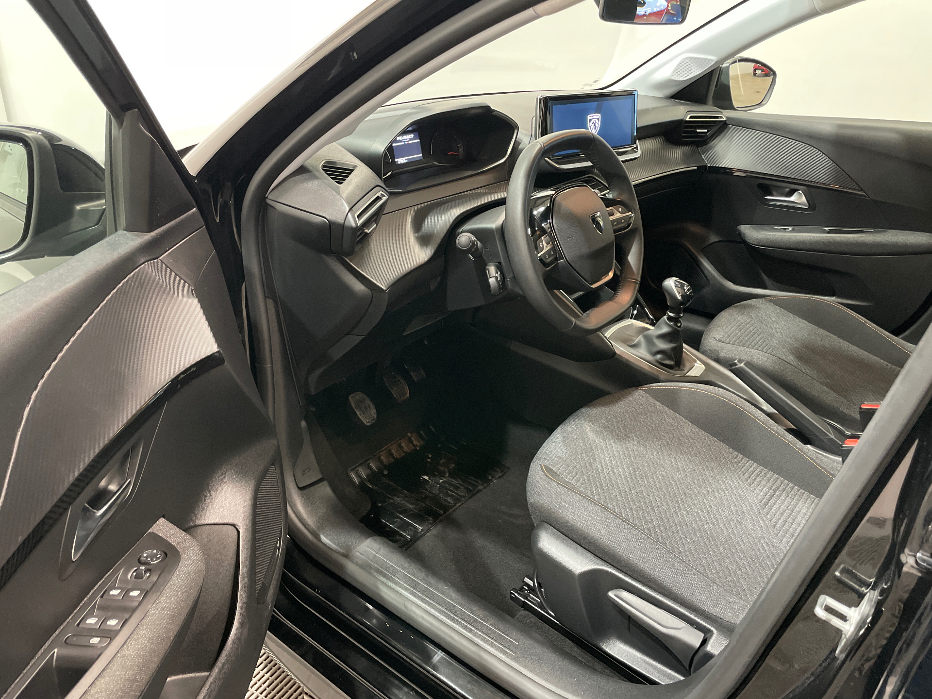 Photo 11 du véhicule PEUGEOT 208