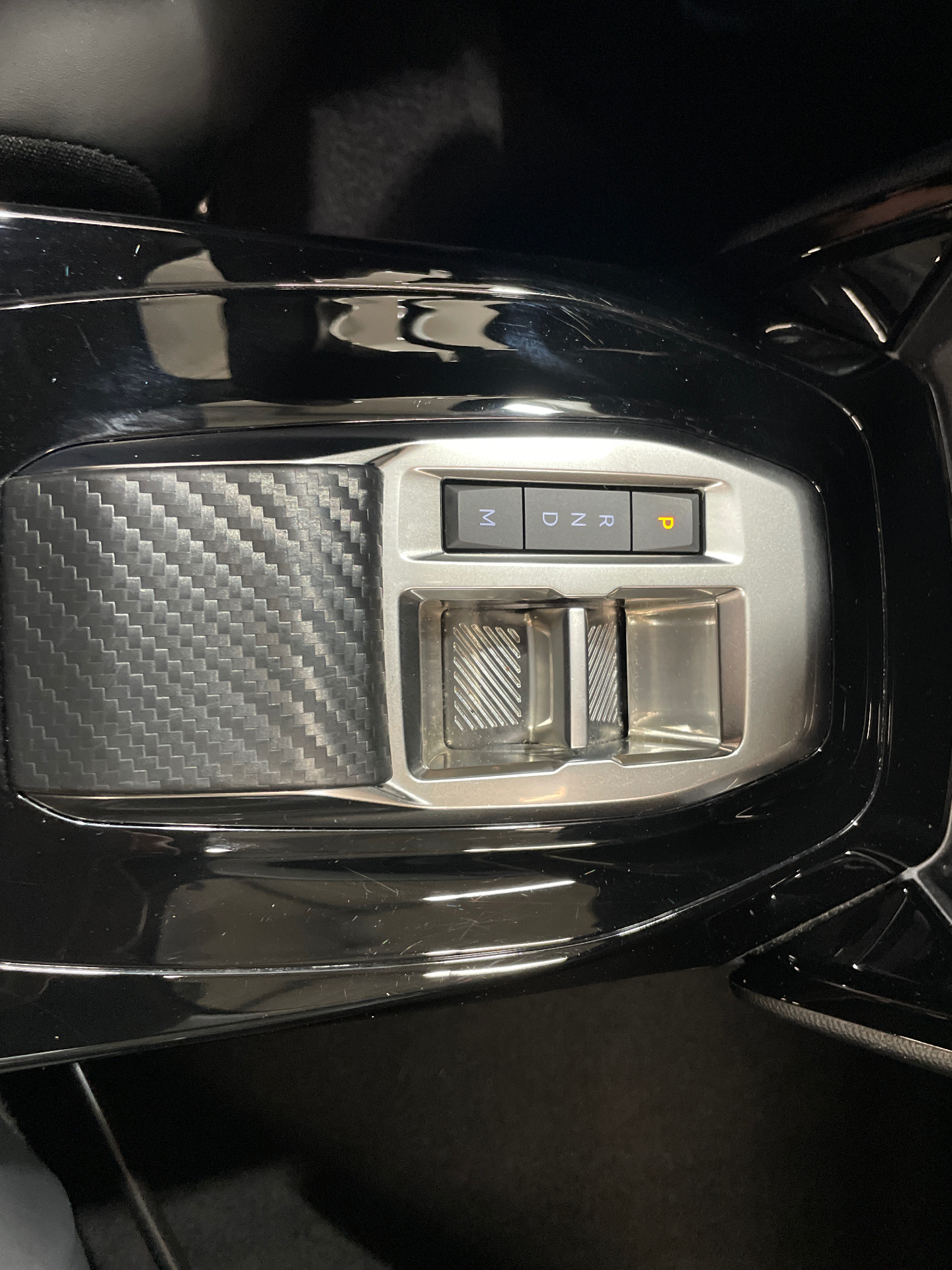 Photo 18 du véhicule PEUGEOT 2008