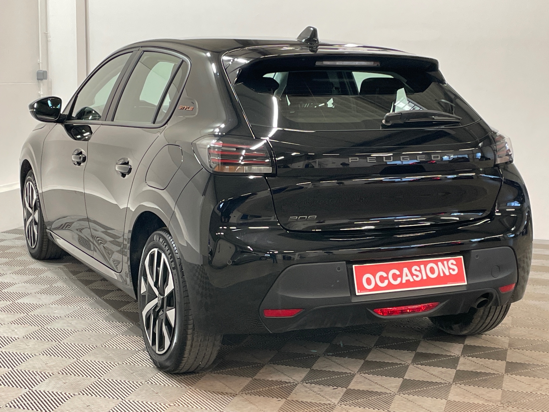 Photo 6 du véhicule PEUGEOT 208