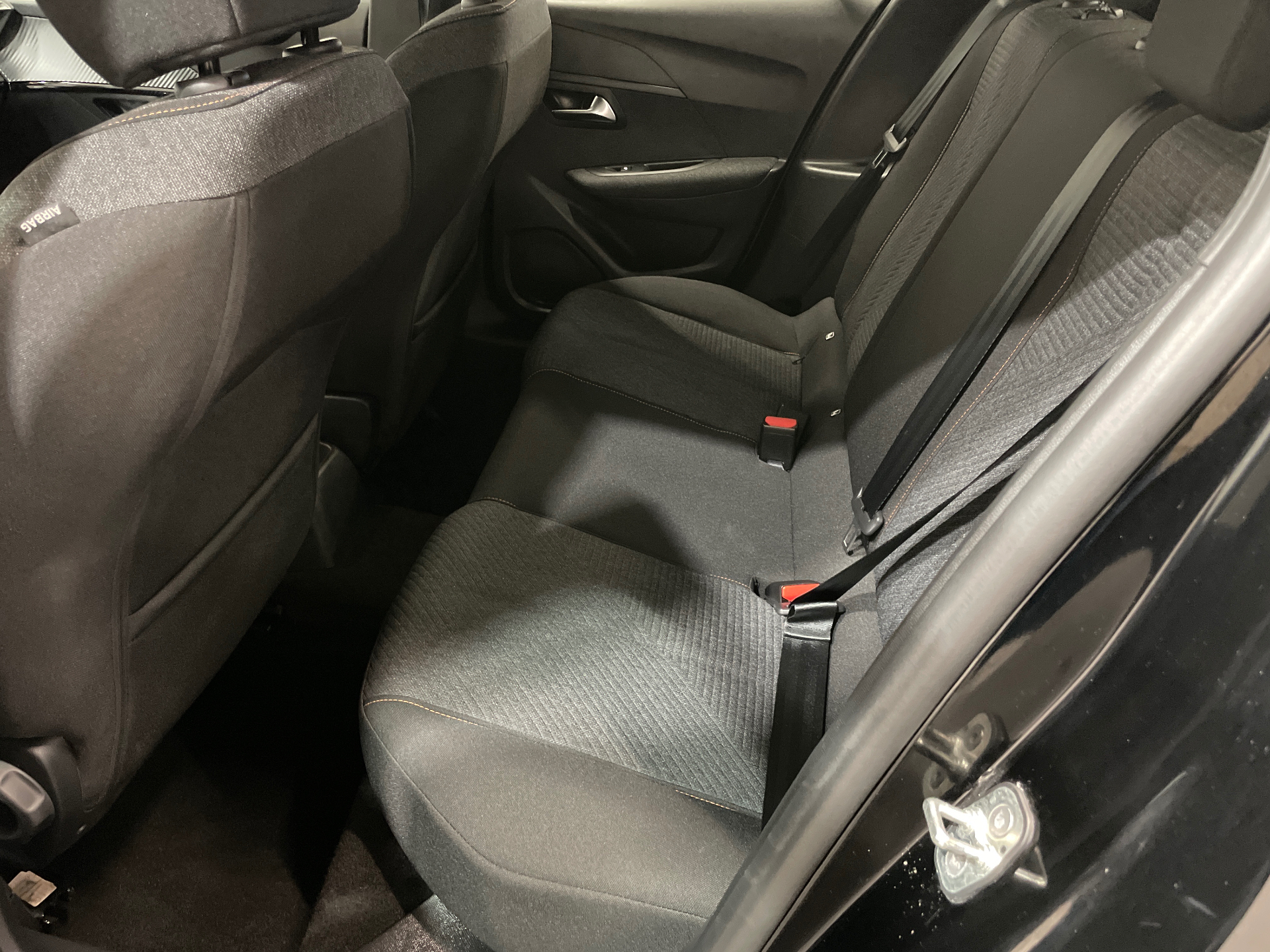 Photo 21 du véhicule PEUGEOT 208