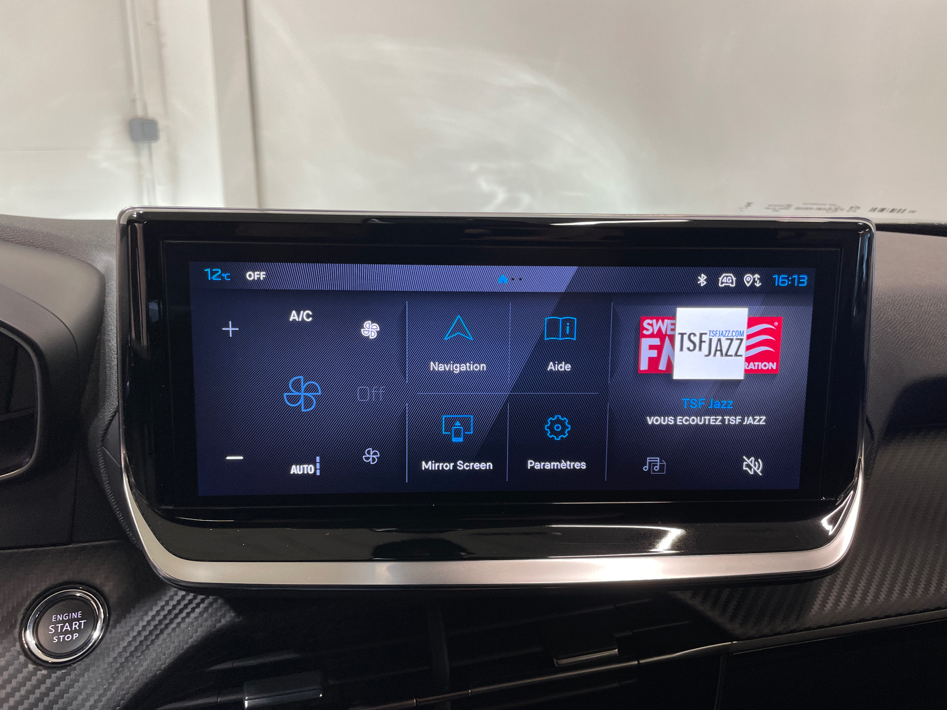 Photo 15 du véhicule PEUGEOT 2008