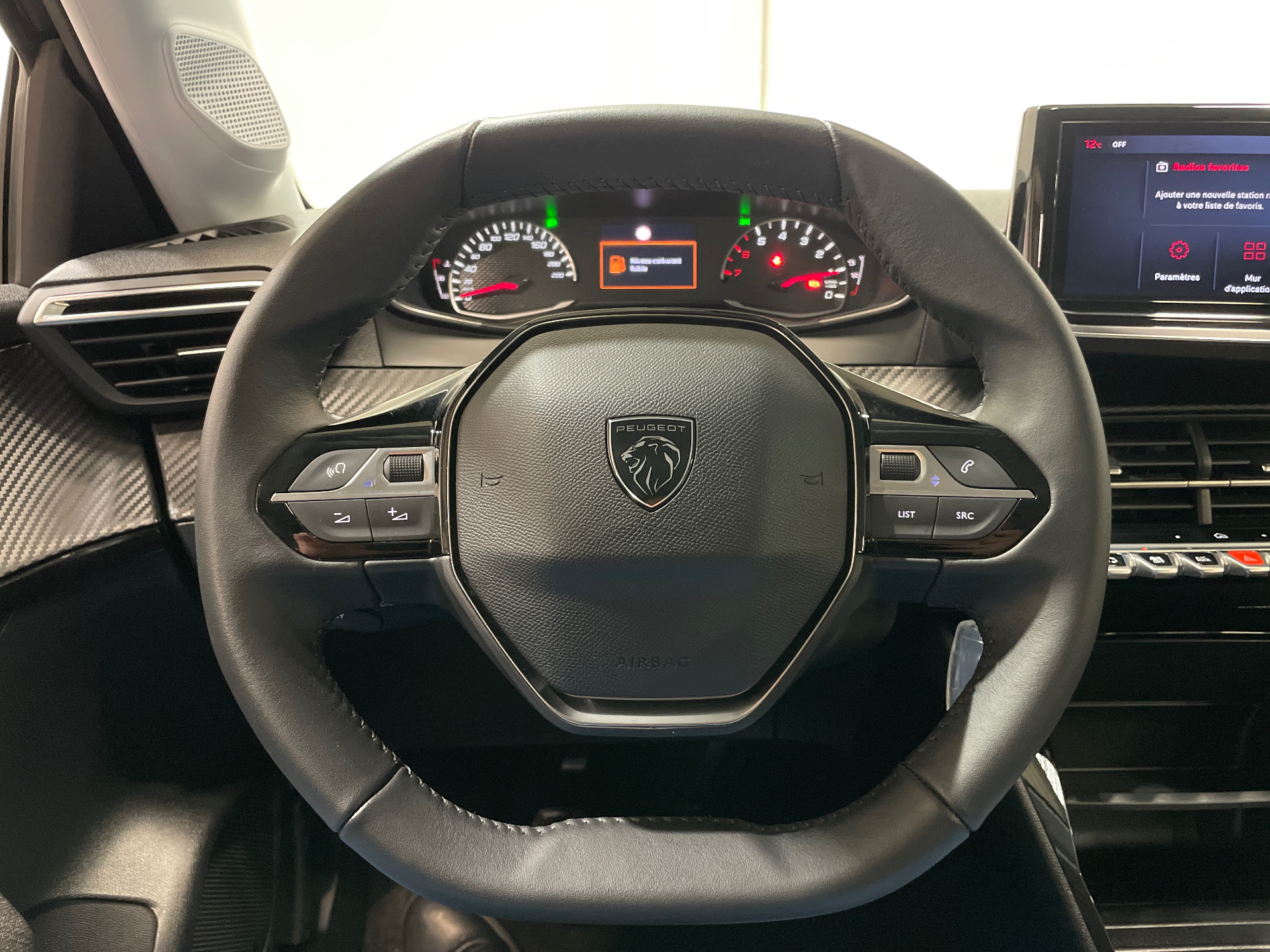 Photo 18 du véhicule PEUGEOT 208