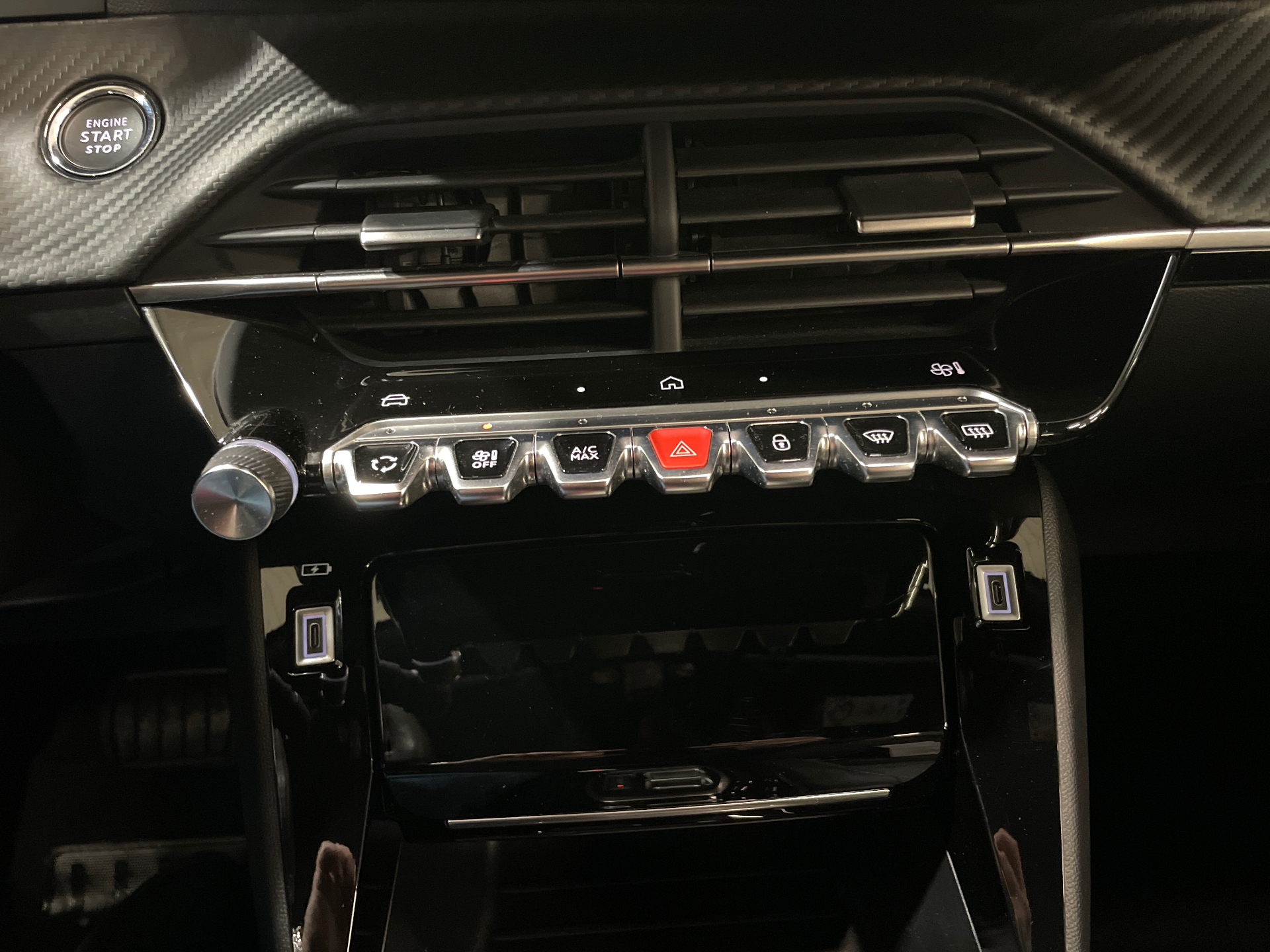 Photo 17 du véhicule PEUGEOT 2008