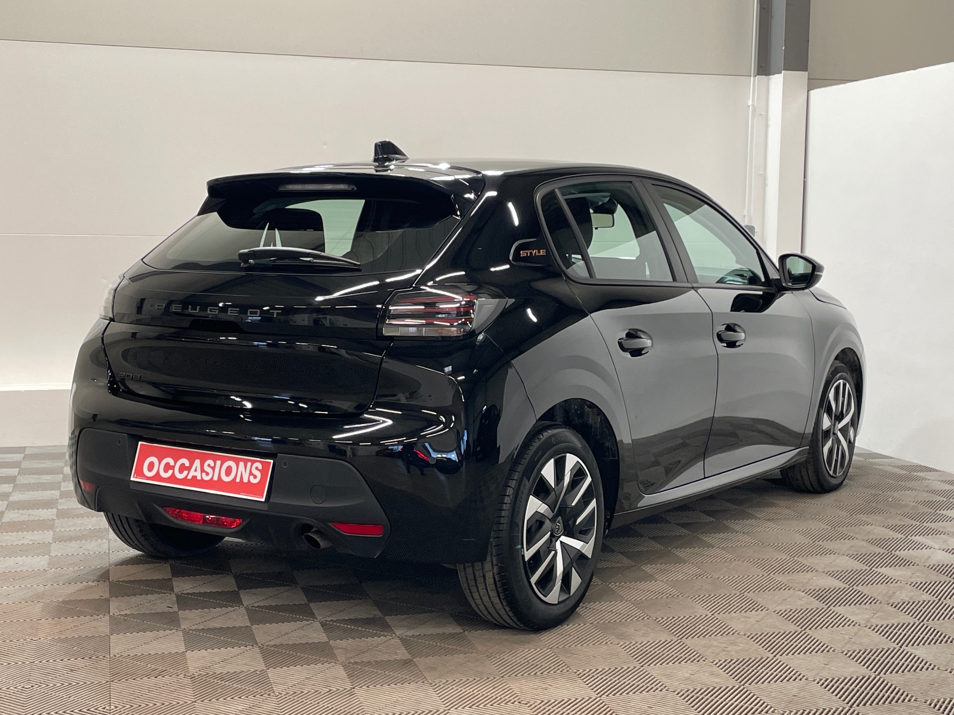 Photo 4 du véhicule PEUGEOT 208