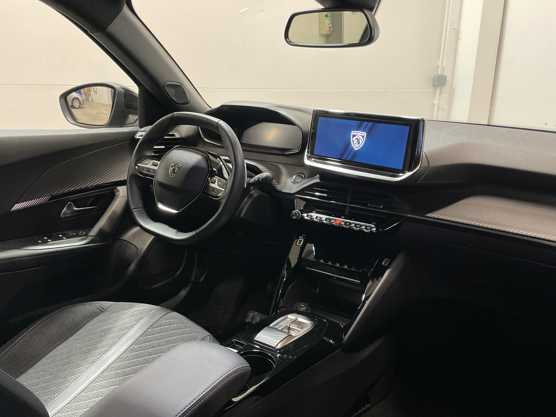 Photo 9 du véhicule PEUGEOT 2008