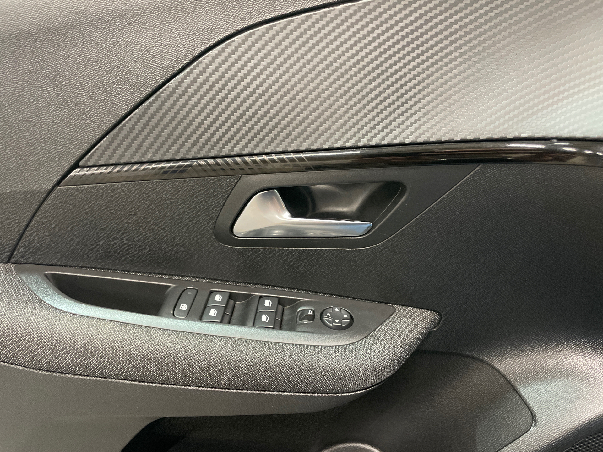 Photo 20 du véhicule PEUGEOT 208