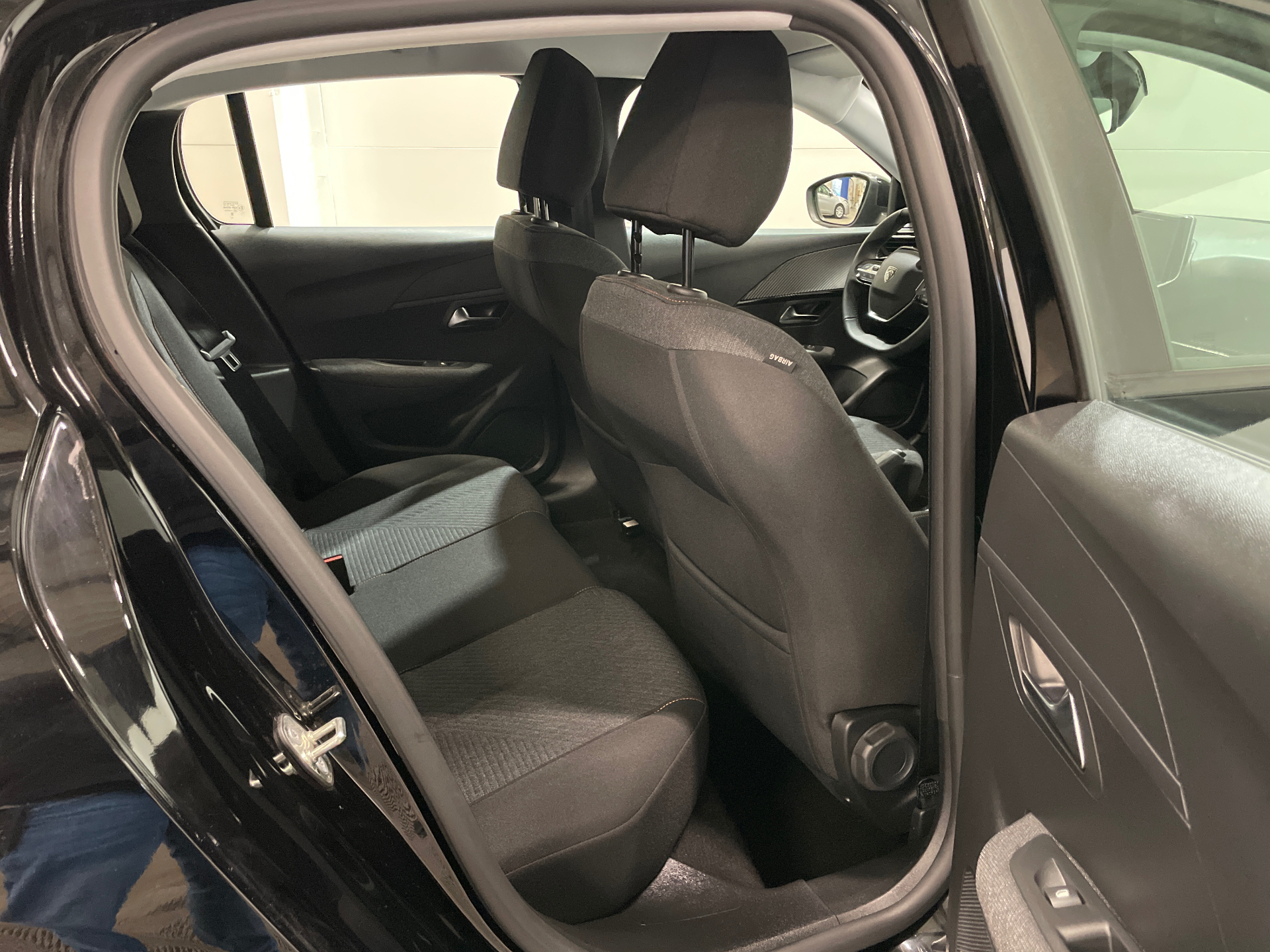 Photo 8 du véhicule PEUGEOT 208