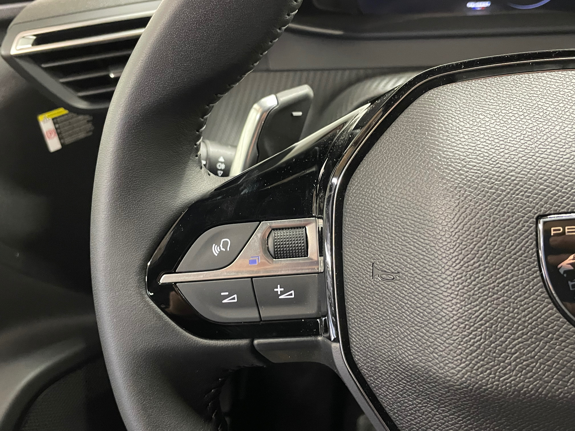 Photo 18 du véhicule PEUGEOT 2008