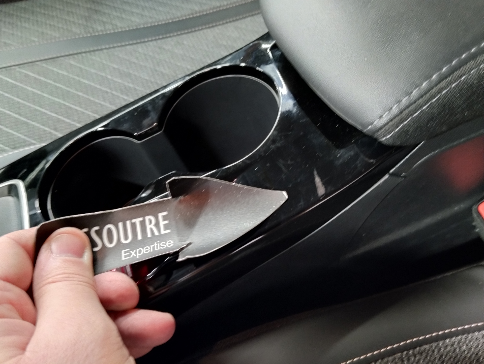 Photo 45 du véhicule PEUGEOT 208