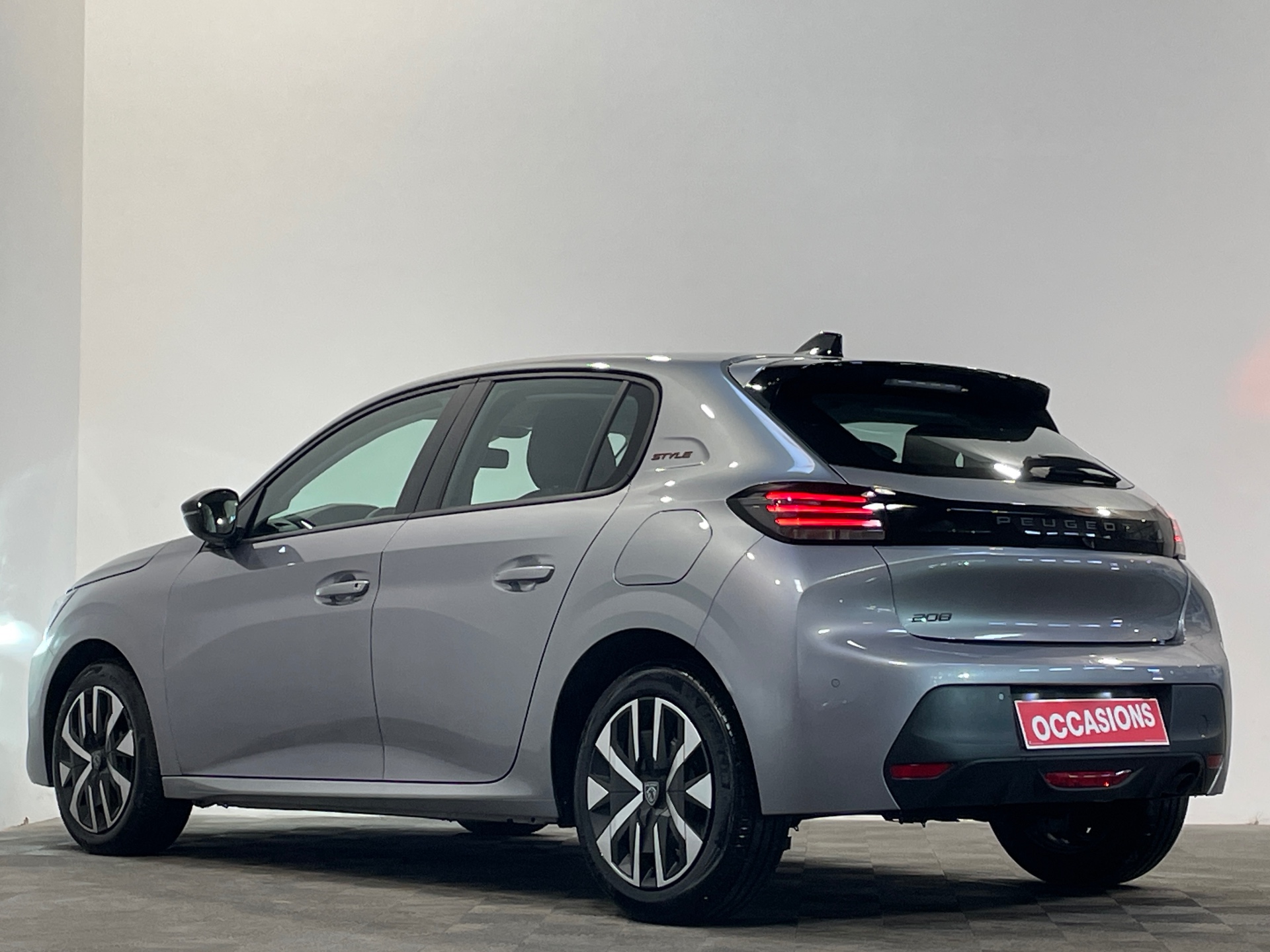 Photo 4 du véhicule PEUGEOT 208