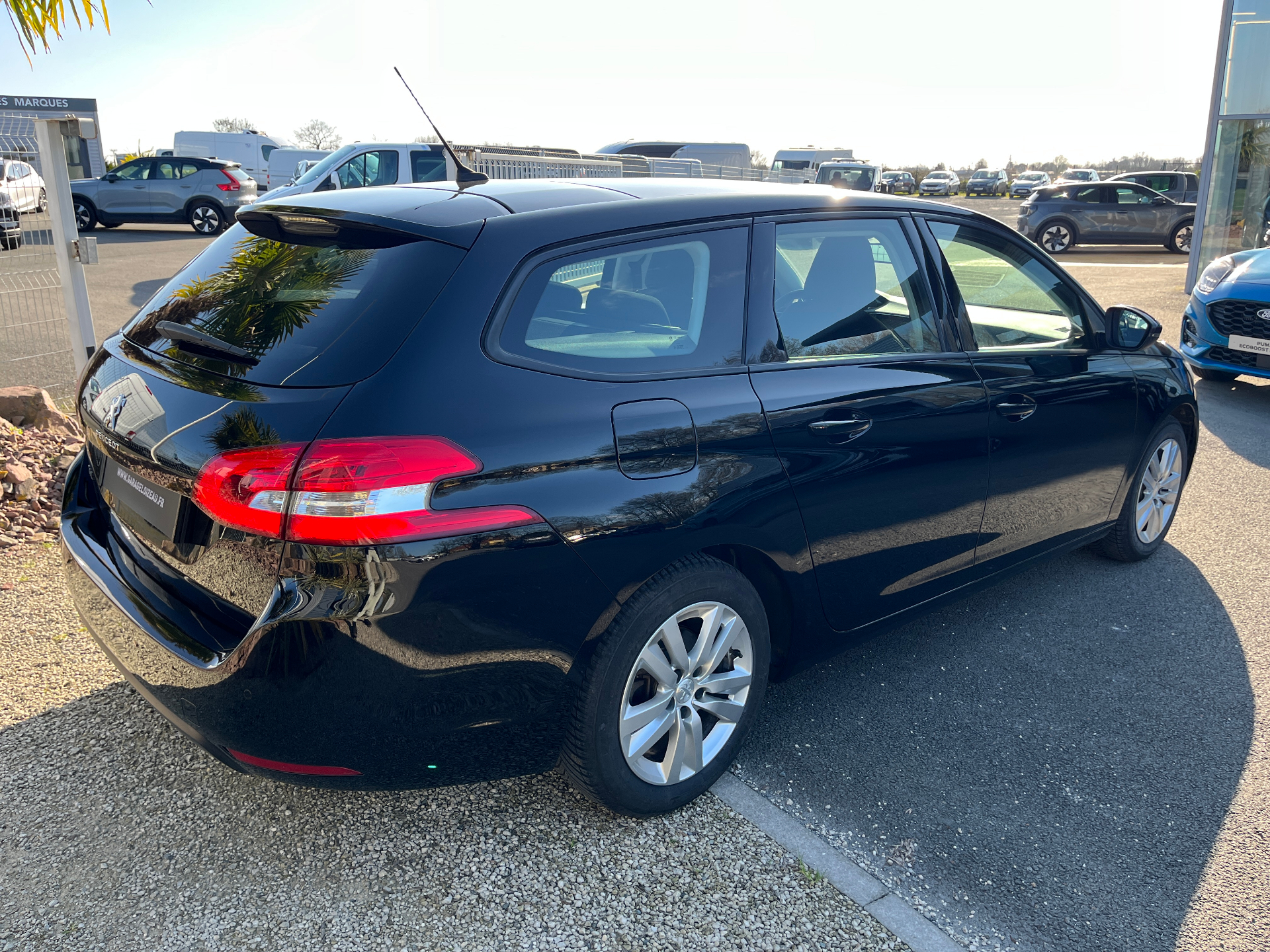 0c03f7d4-0b27-444c-99de-52555a5c88a1