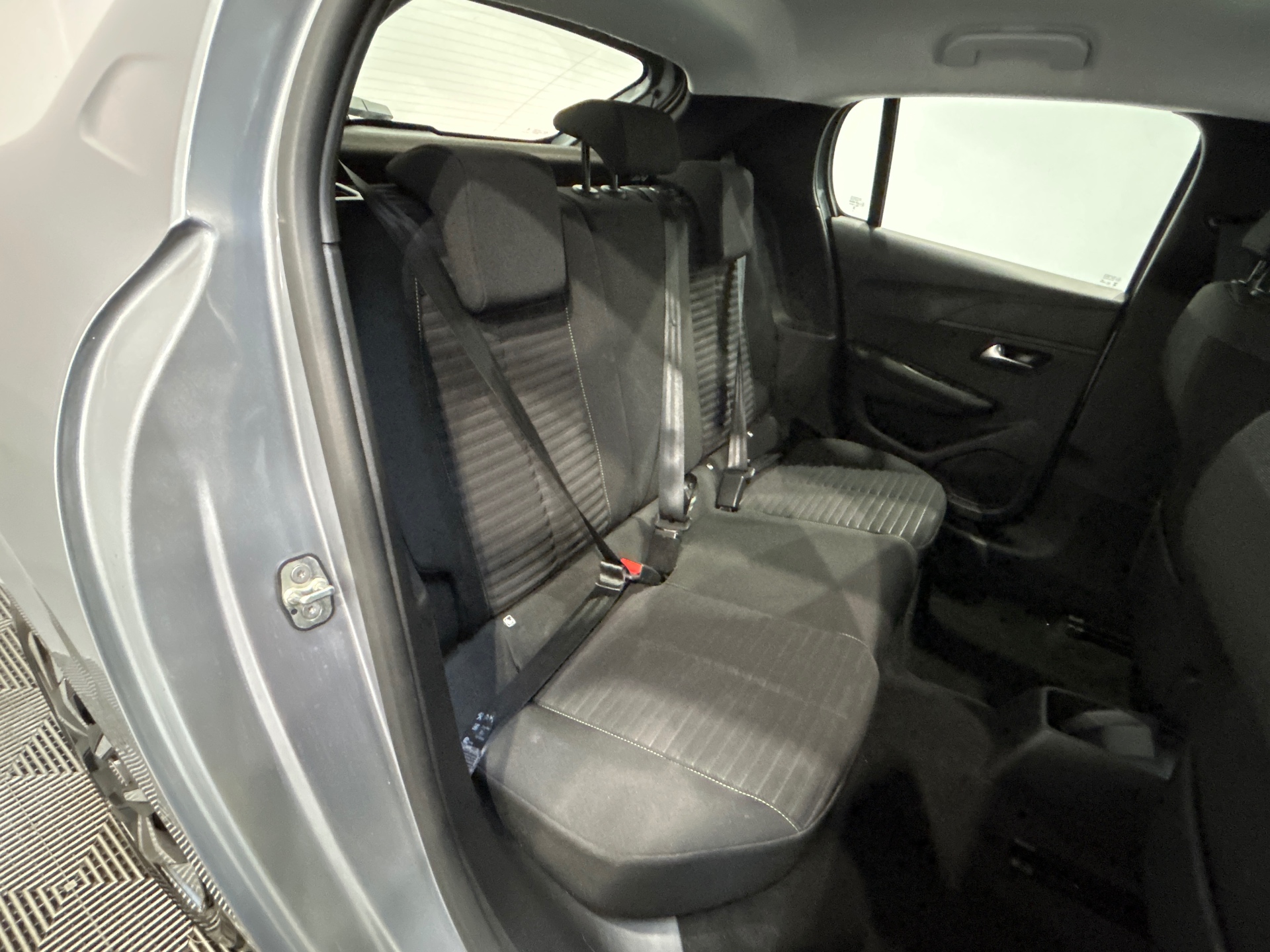 Photo 33 du véhicule PEUGEOT 208