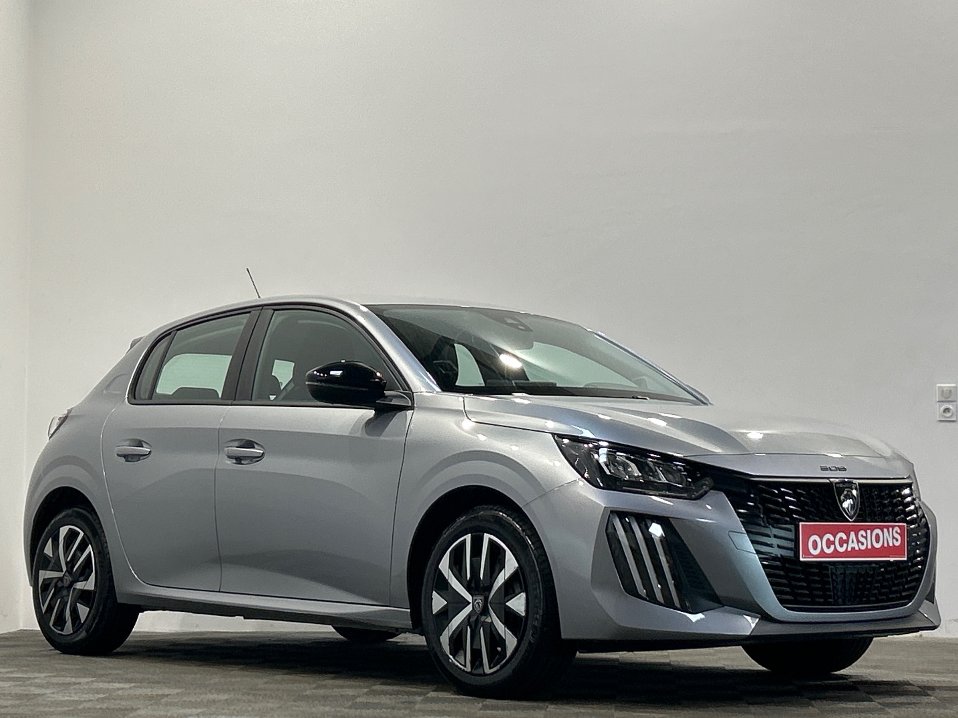 Photo 2 du véhicule PEUGEOT 208