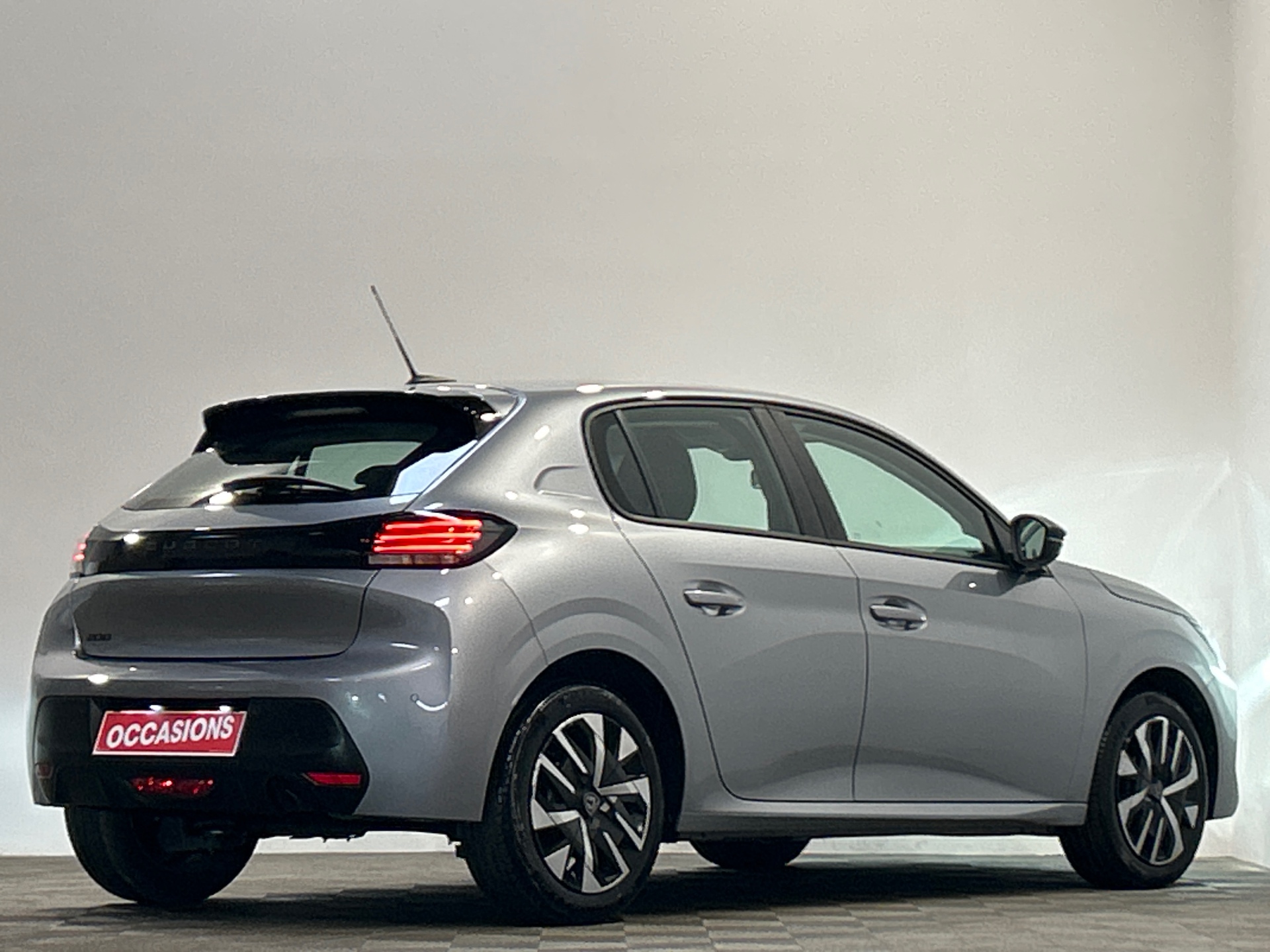 Photo 3 du véhicule PEUGEOT 208