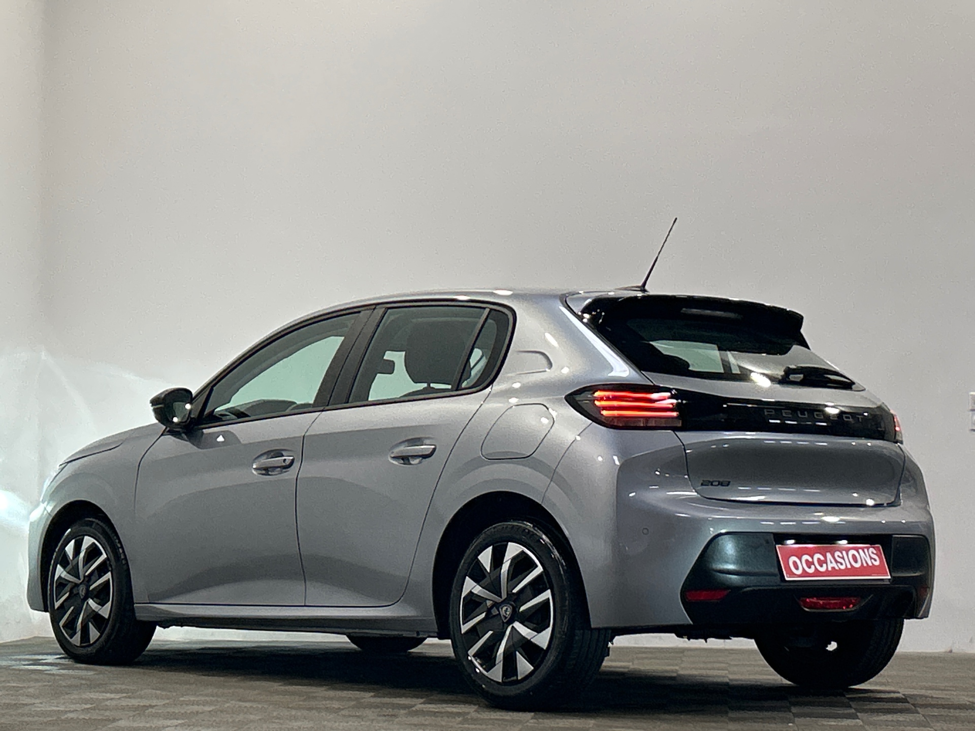 Photo 4 du véhicule PEUGEOT 208