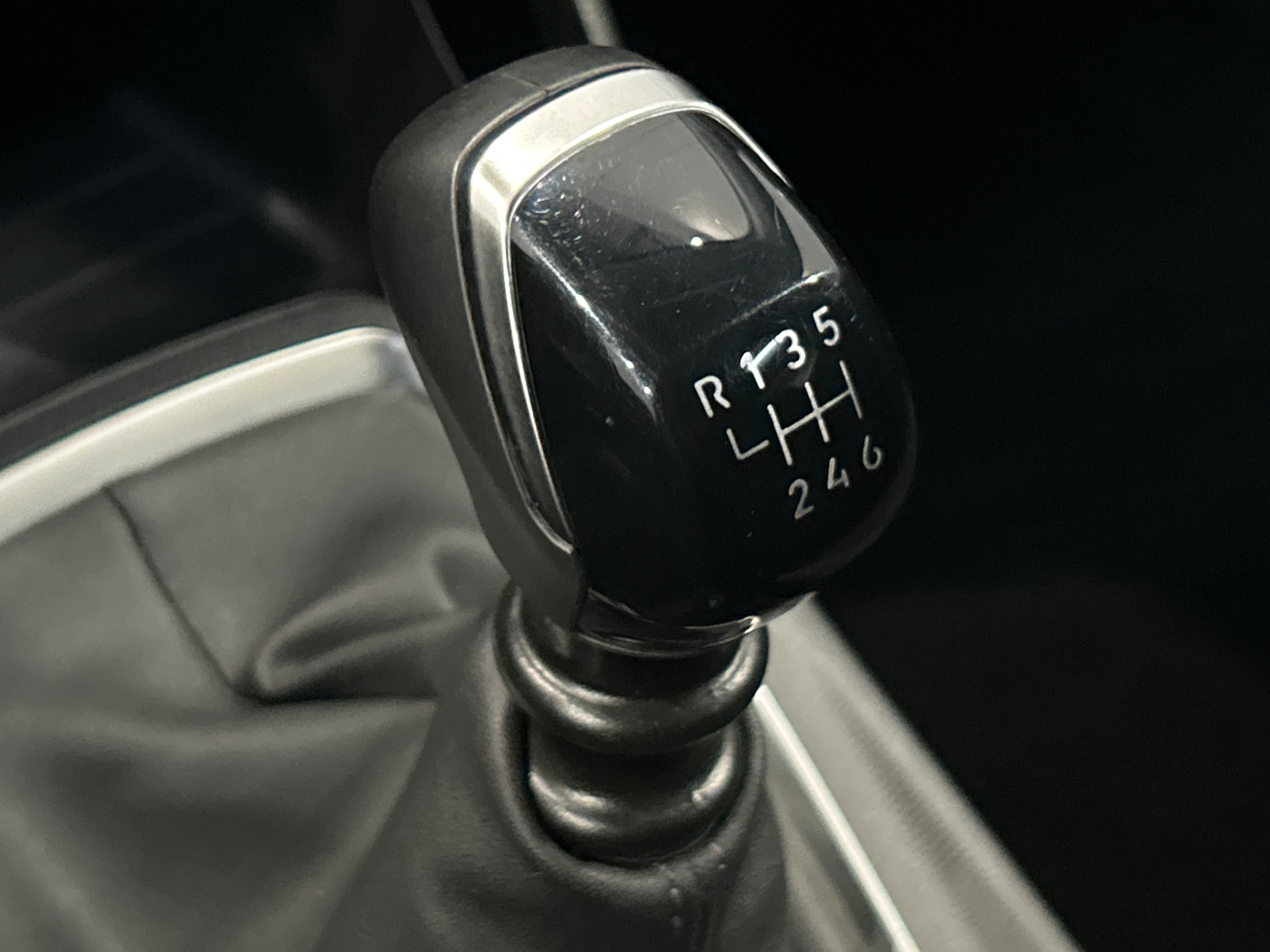 Photo 18 du véhicule PEUGEOT 208
