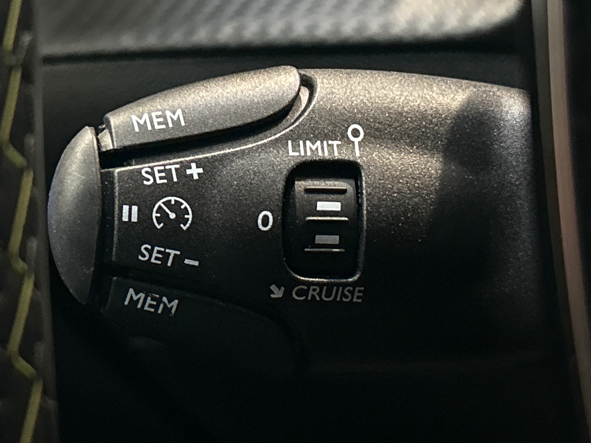 Photo 29 du véhicule PEUGEOT 2008 ELECTRIQUE