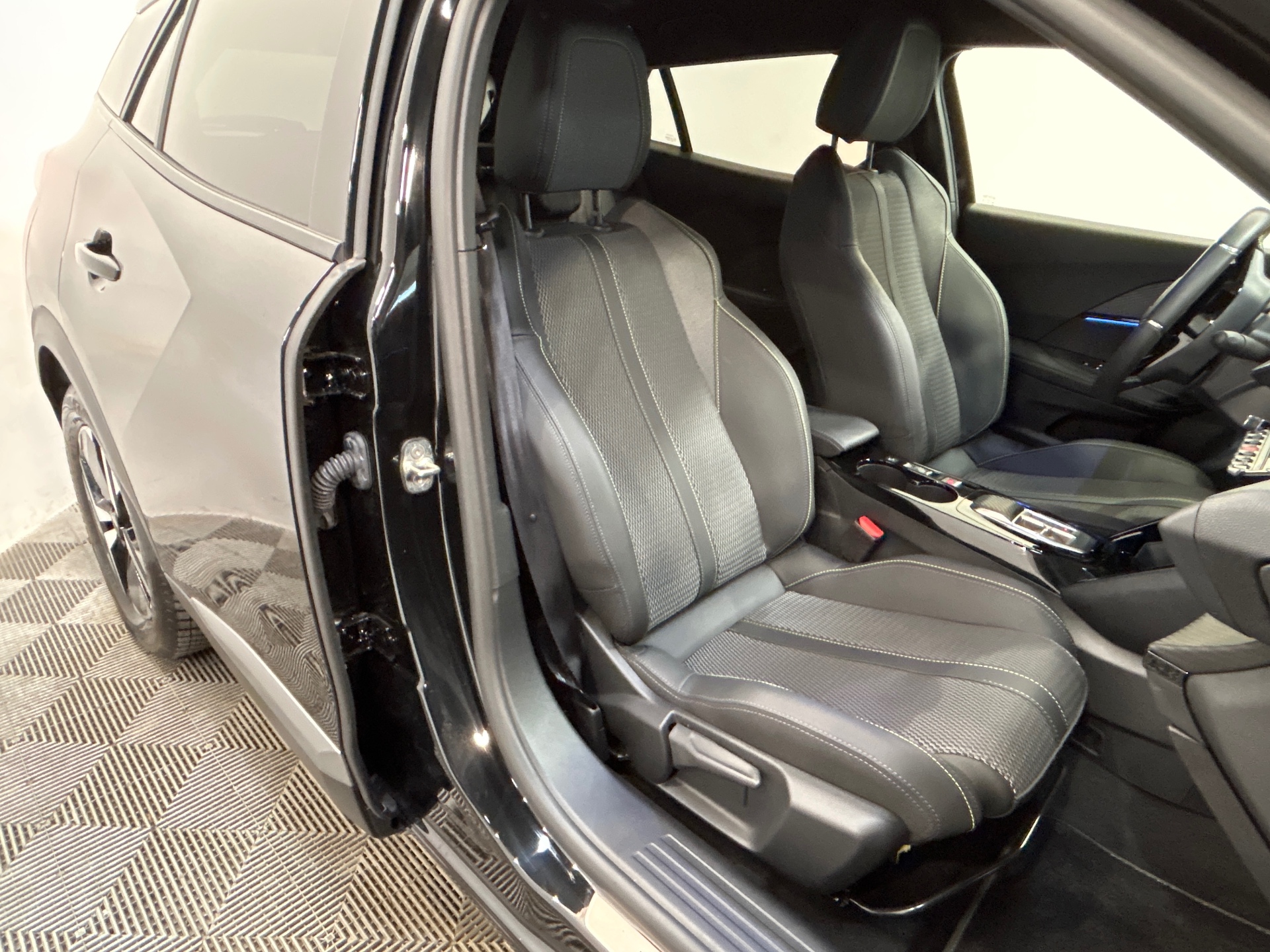 Photo 35 du véhicule PEUGEOT 2008 ELECTRIQUE