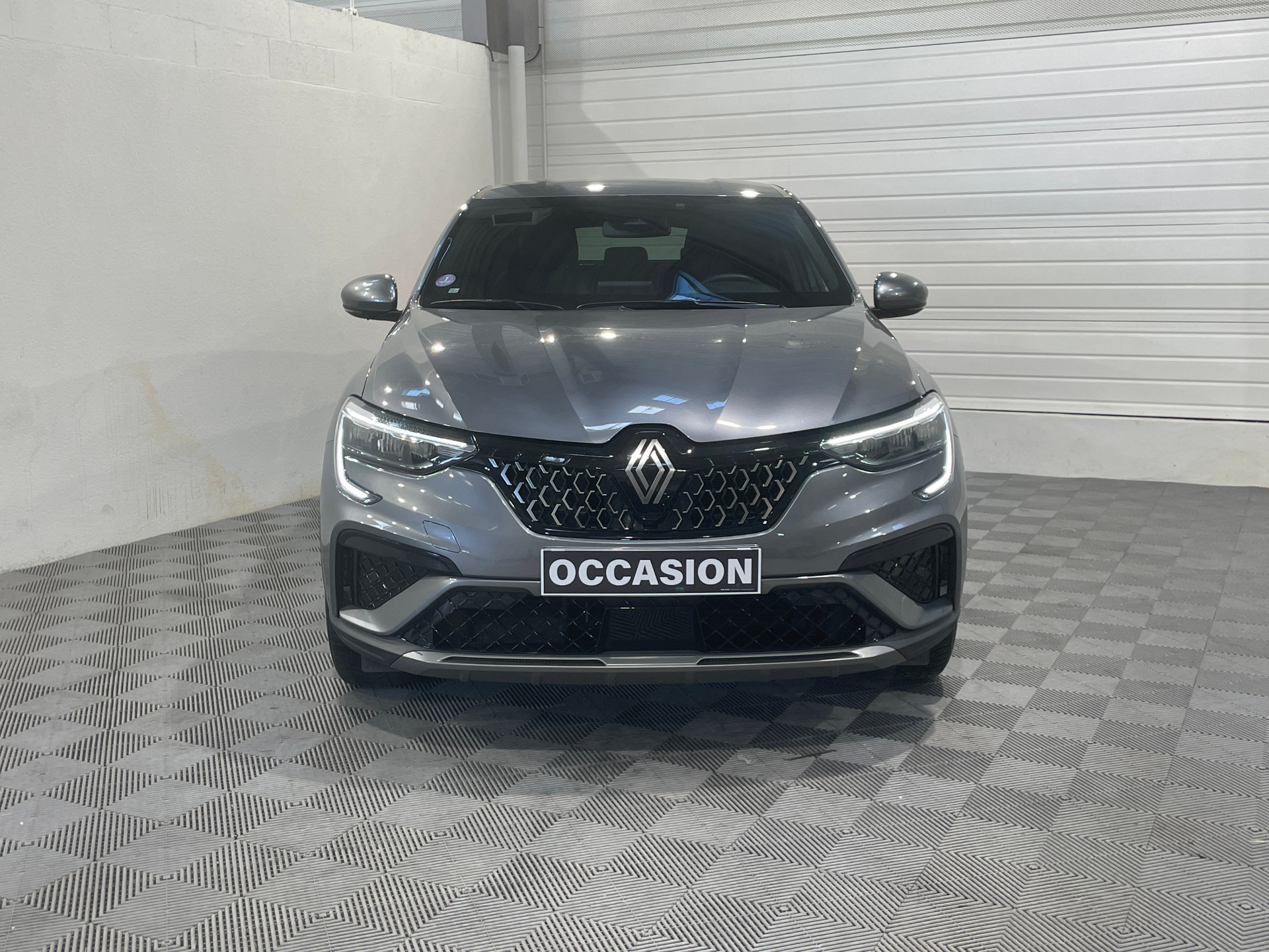 Photo 2 du véhicule RENAULT ARKANA