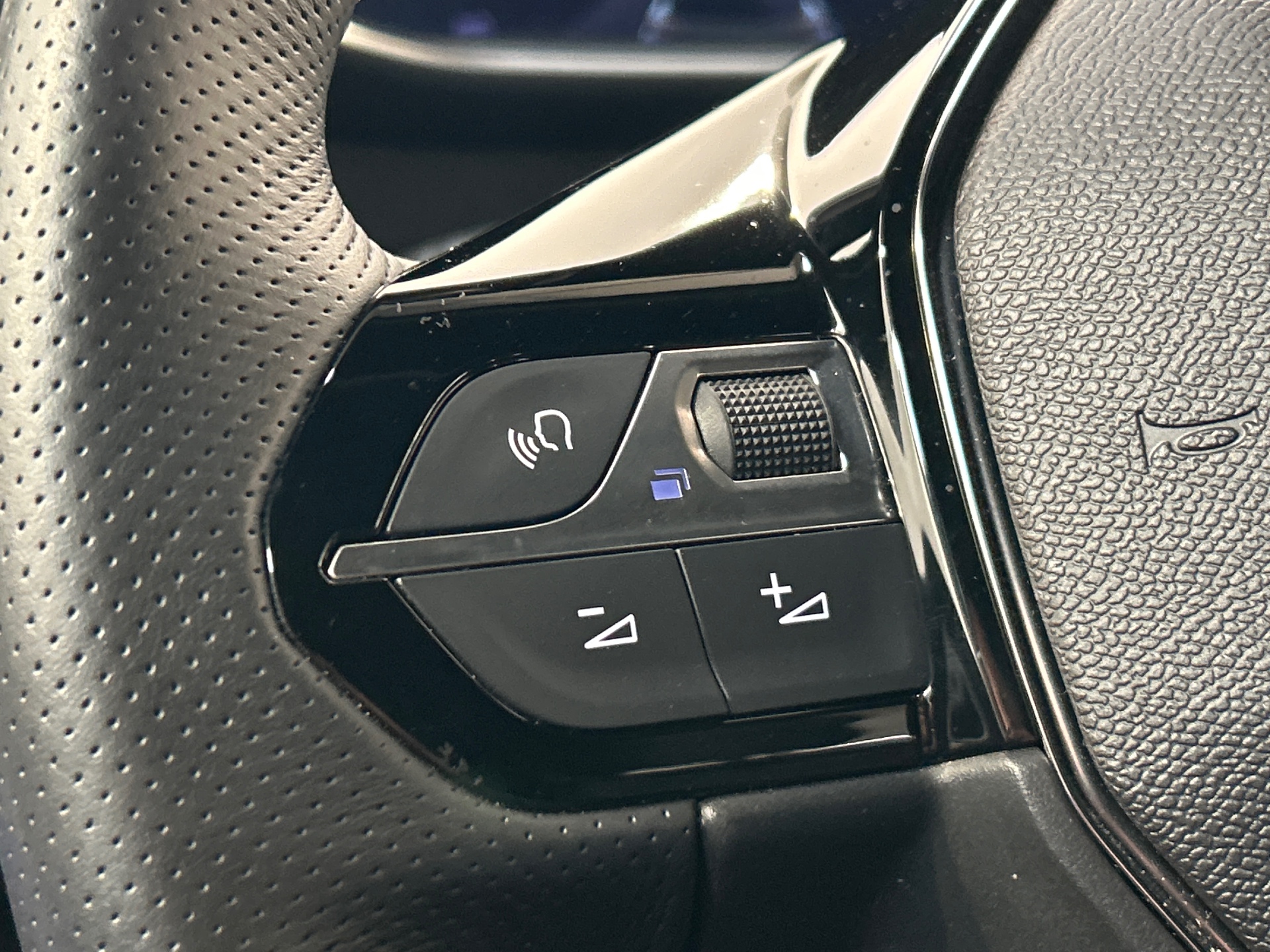 Photo 25 du véhicule PEUGEOT 2008 ELECTRIQUE