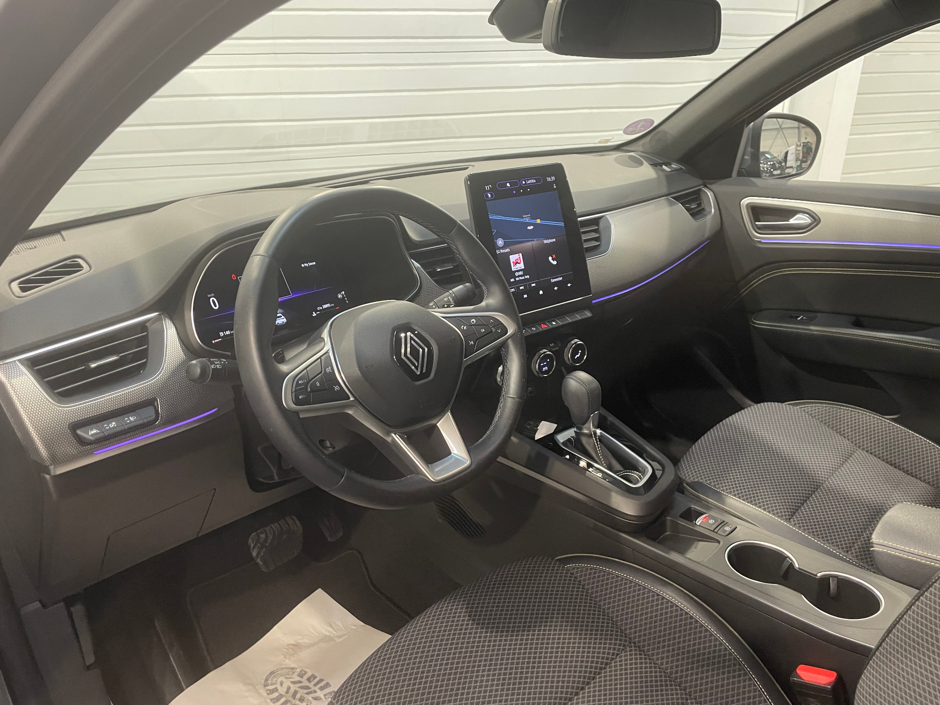 Photo 10 du véhicule RENAULT ARKANA