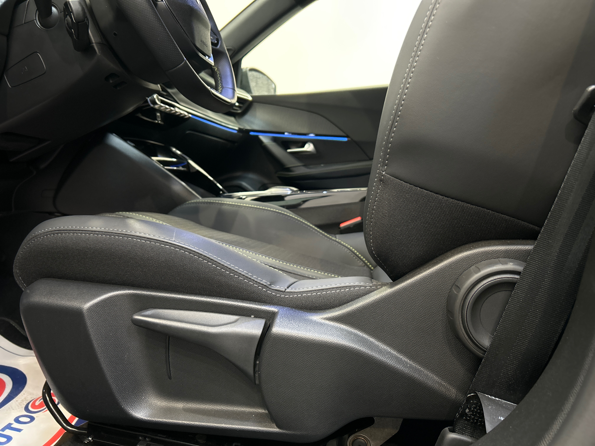 Photo 33 du véhicule PEUGEOT 2008 ELECTRIQUE
