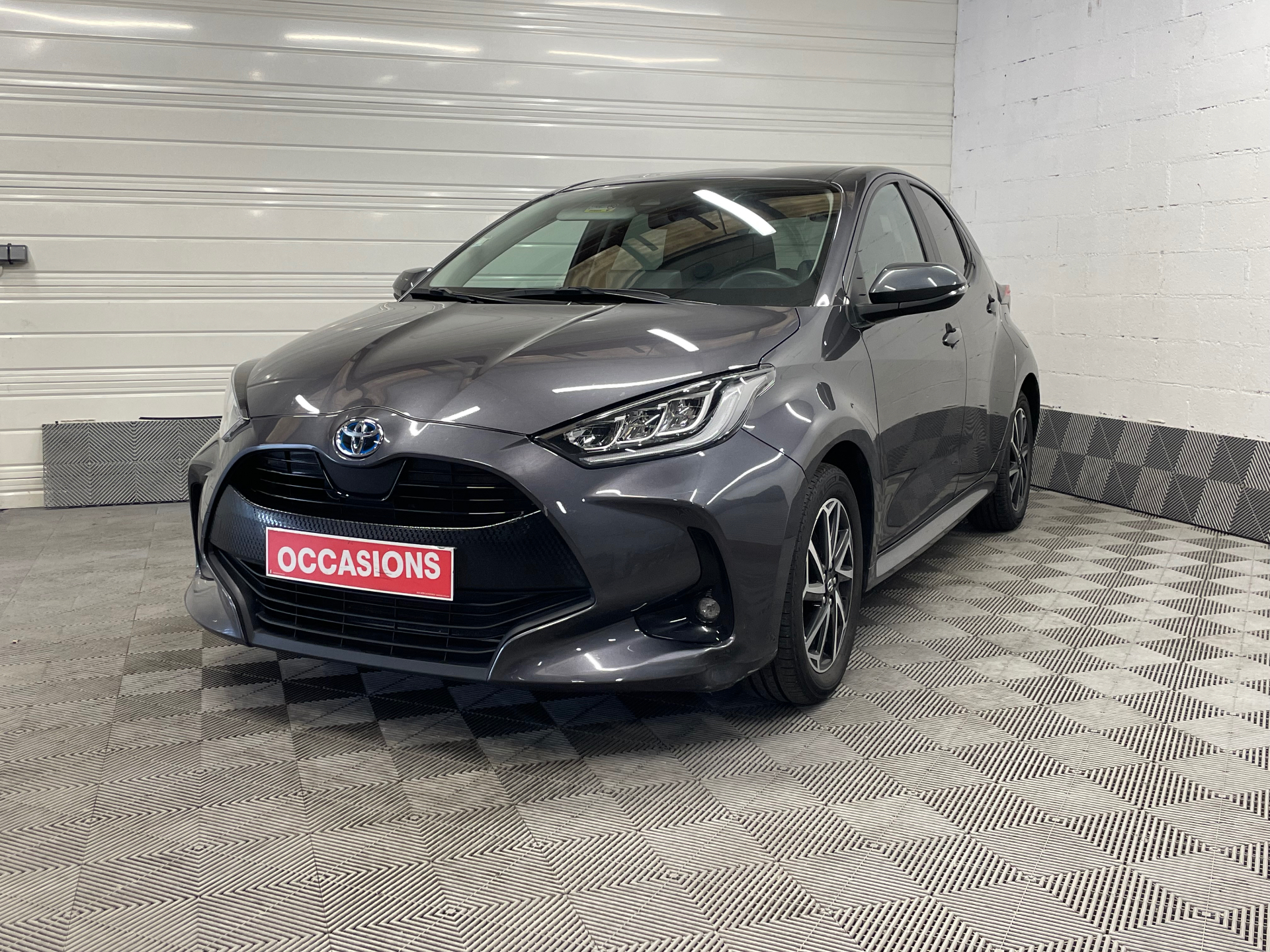 TOYOTA YARIS HYBRIDE AFFAIRES MY21 116H DESIGN d'occasion