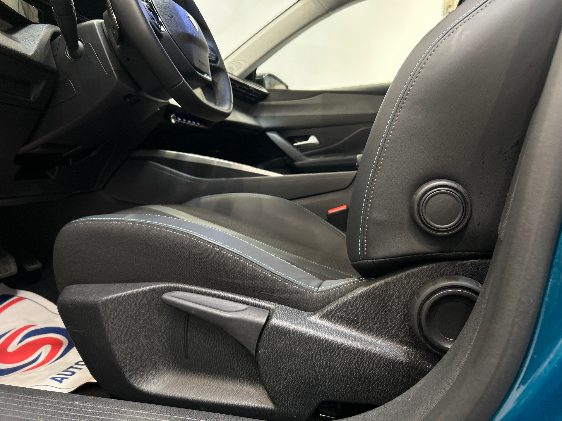 Photo 33 du véhicule PEUGEOT 408