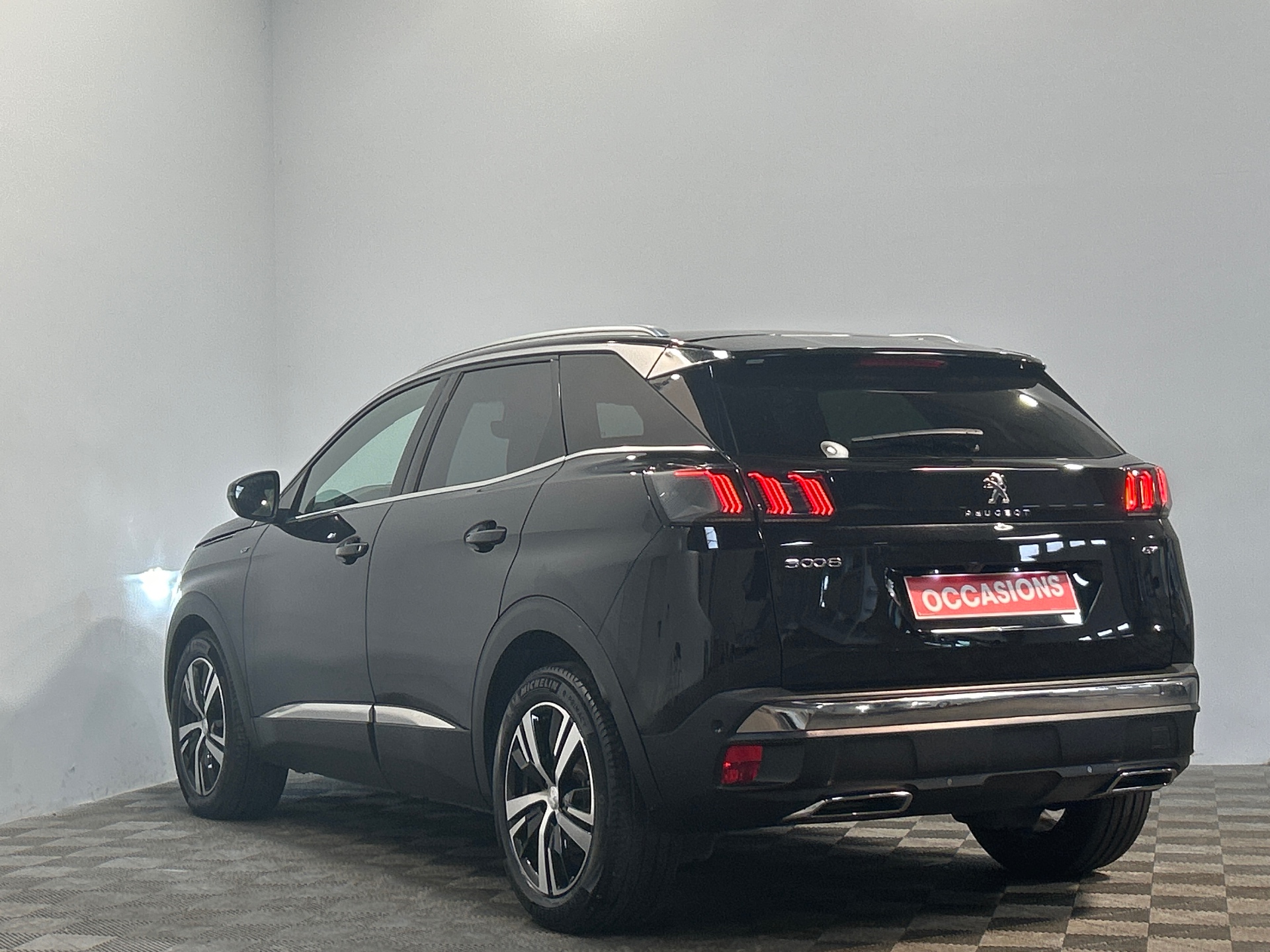 Photo 3 du véhicule PEUGEOT 3008