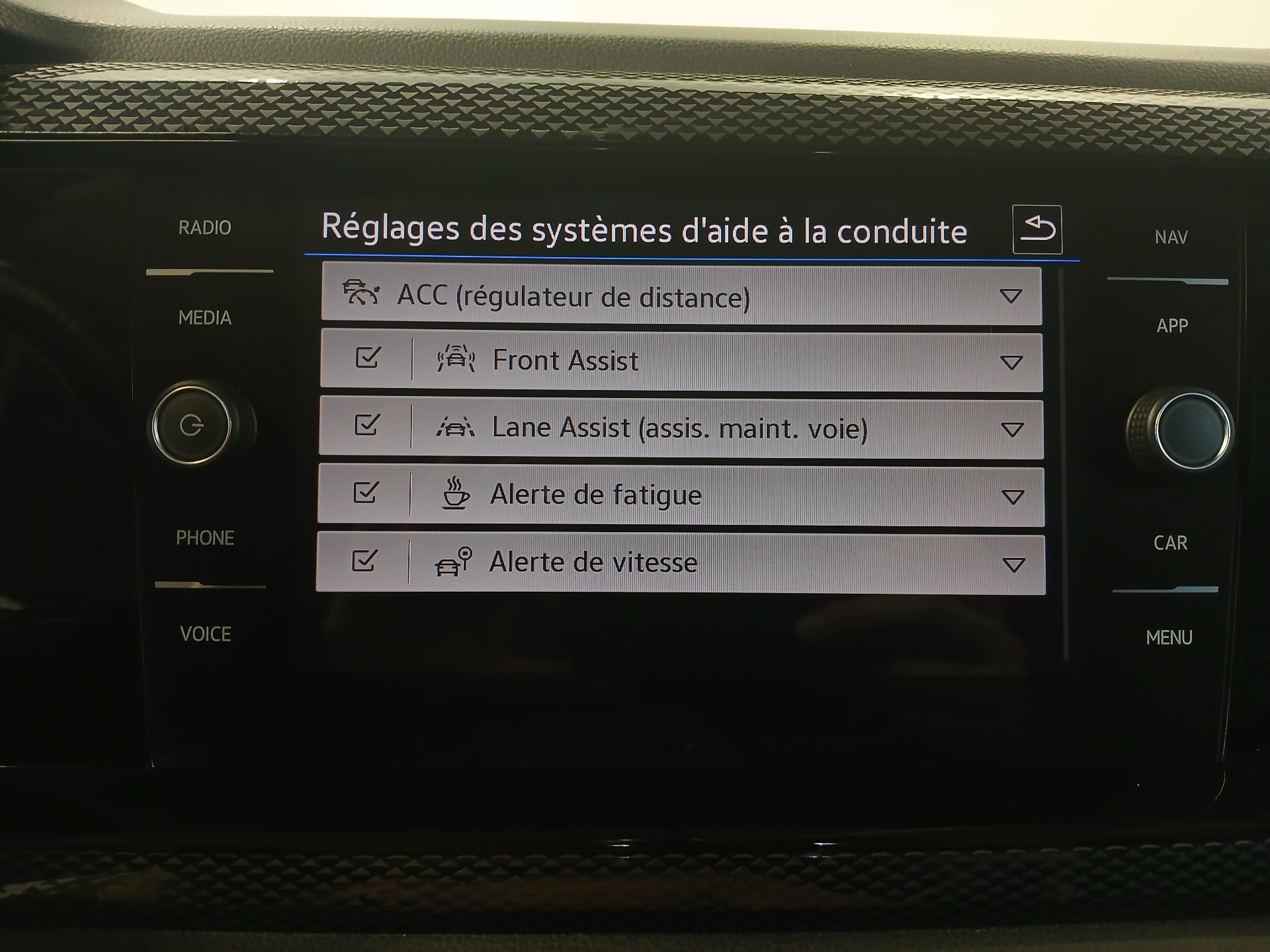 Photo 22 du véhicule VOLKSWAGEN TAIGO