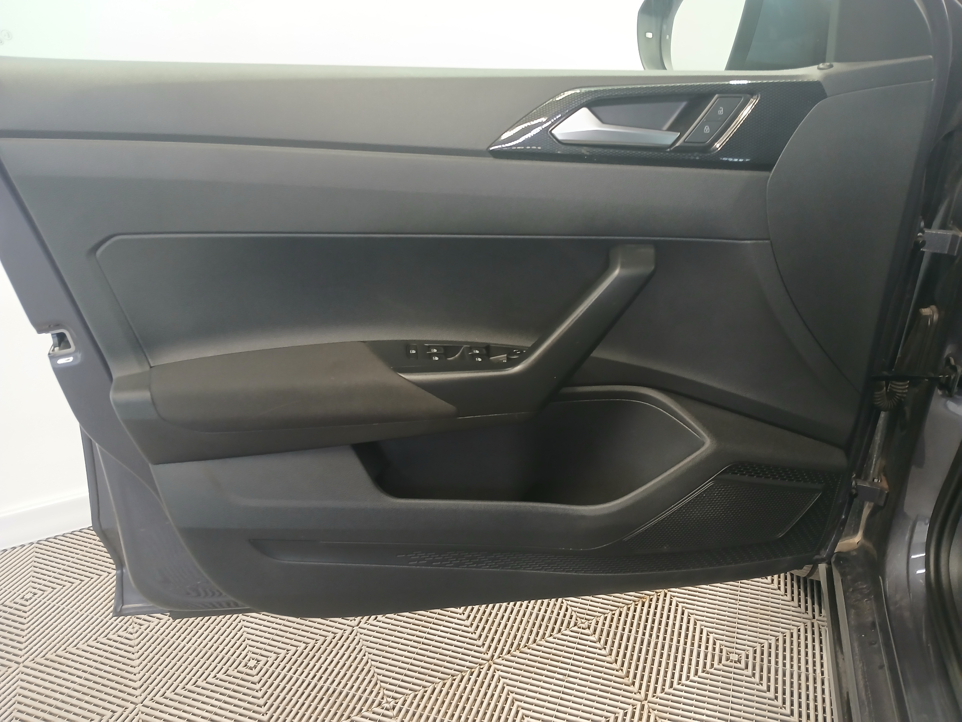 Photo 9 du véhicule VOLKSWAGEN TAIGO