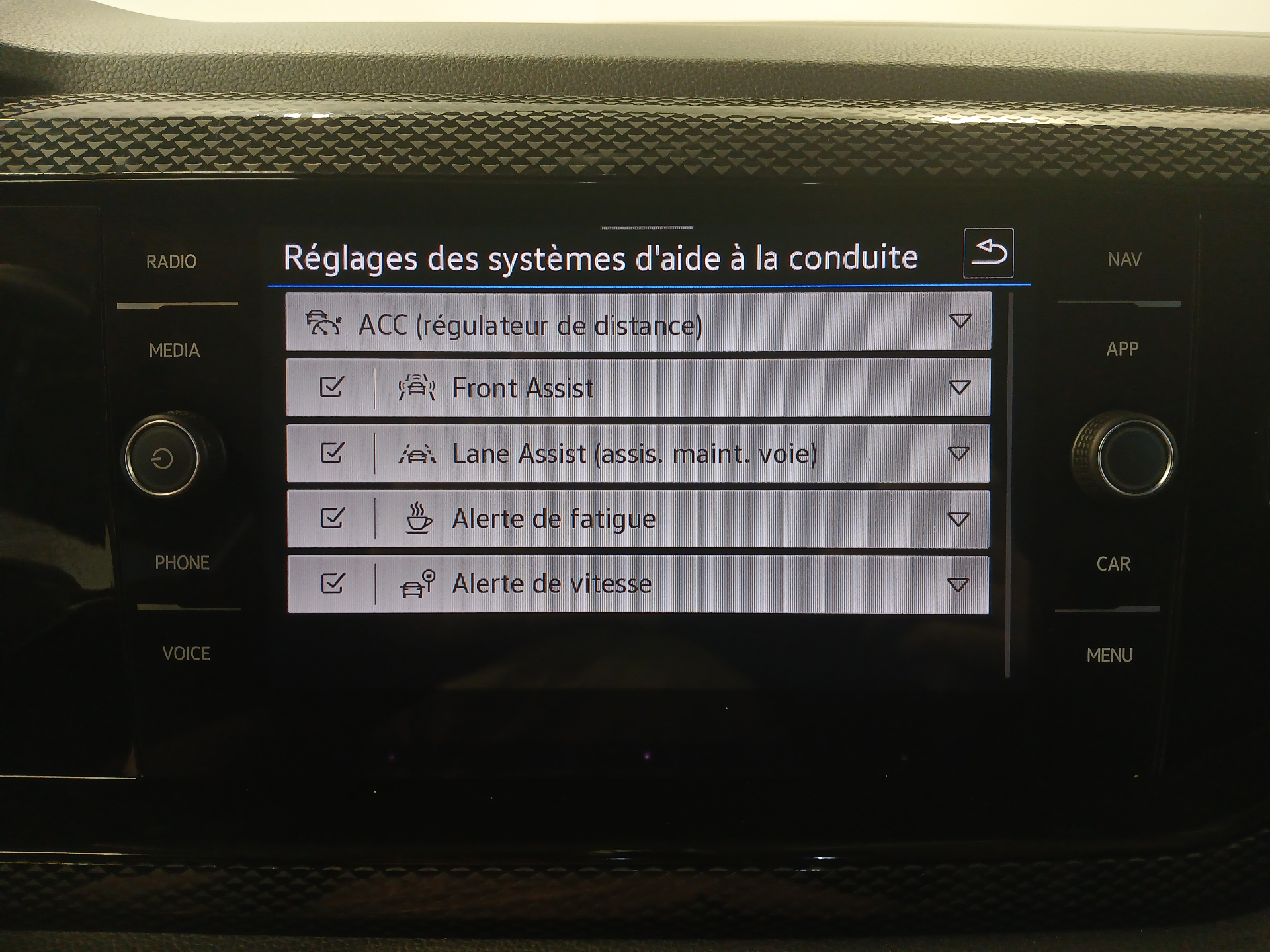 Photo 23 du véhicule VOLKSWAGEN TAIGO