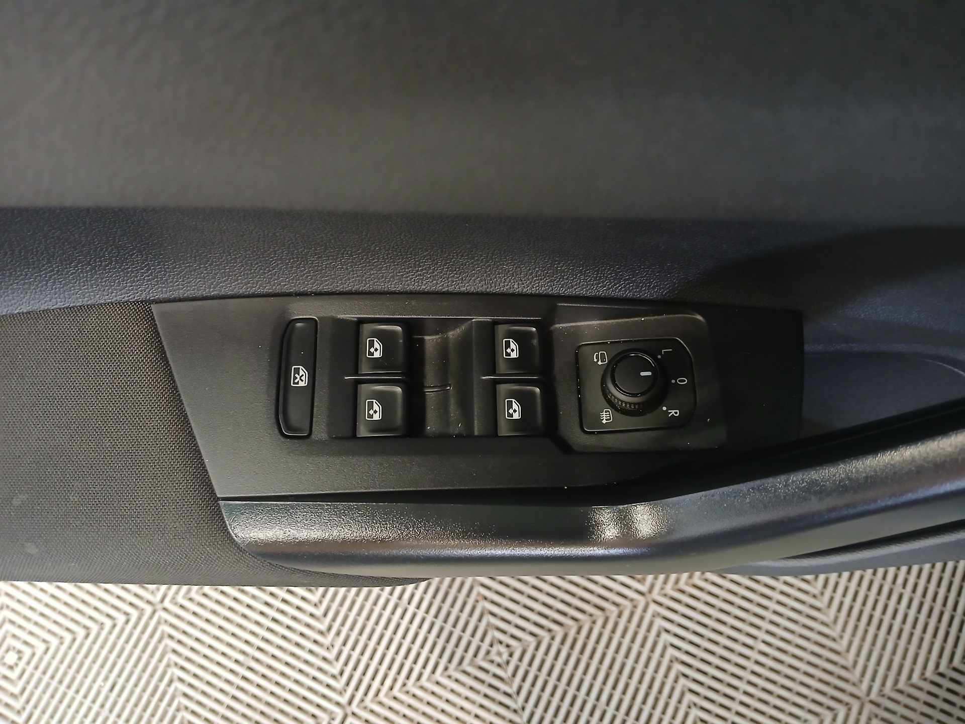 Photo 10 du véhicule VOLKSWAGEN TAIGO