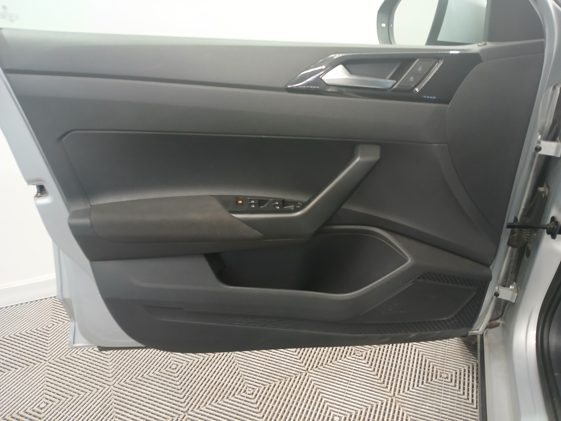 Photo 11 du véhicule VOLKSWAGEN TAIGO