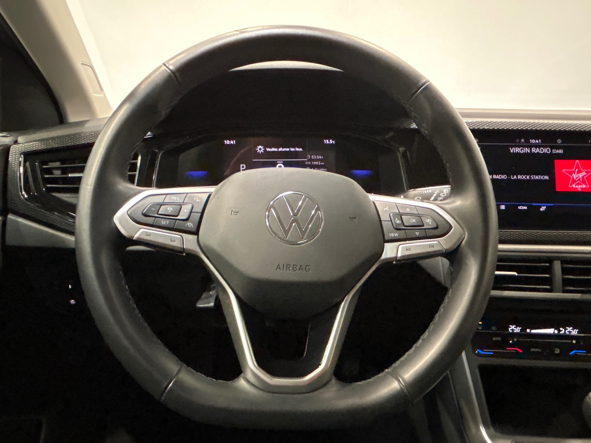 Photo 12 du véhicule VOLKSWAGEN TAIGO