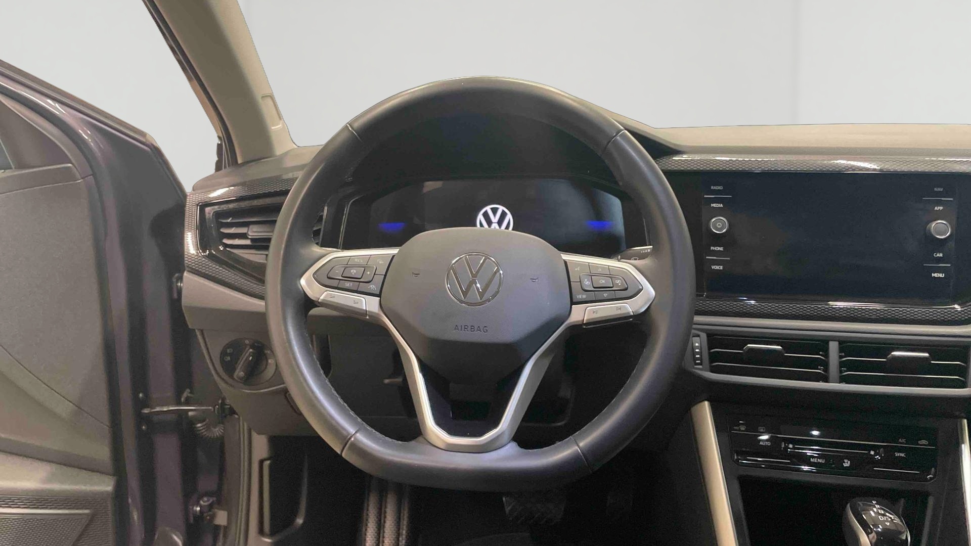 Photo 8 du véhicule VOLKSWAGEN TAIGO