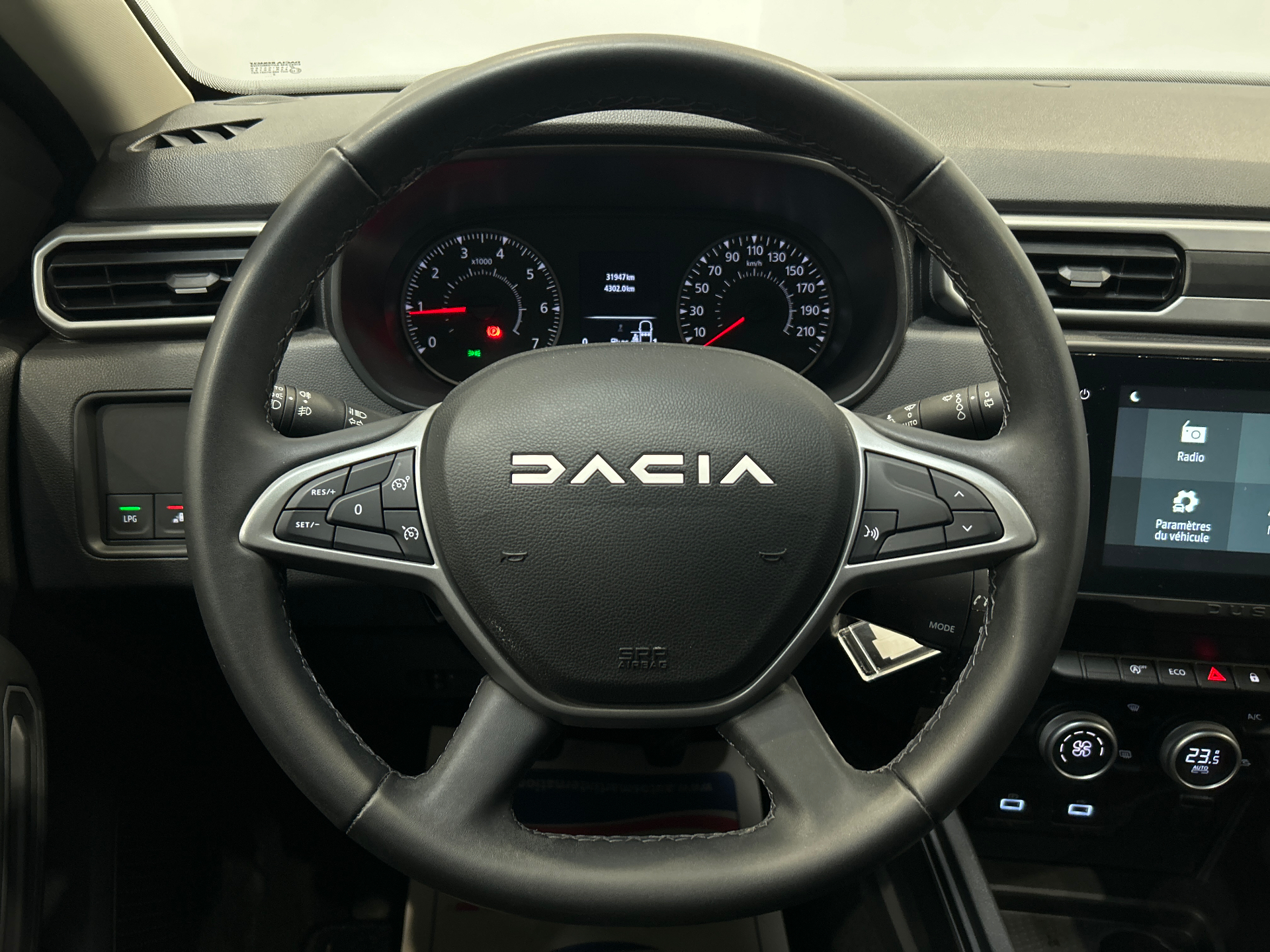Photo 11 du véhicule DACIA DUSTER