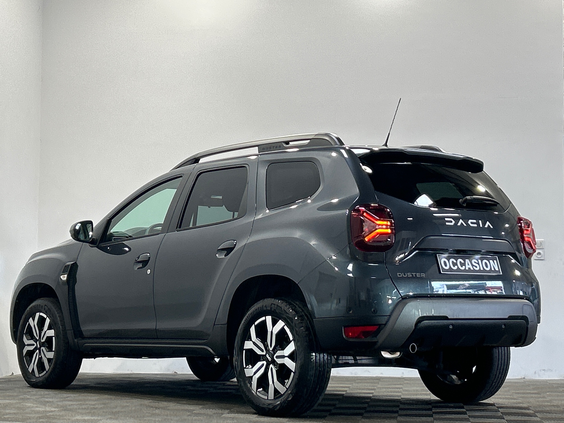 Photo 4 du véhicule DACIA DUSTER