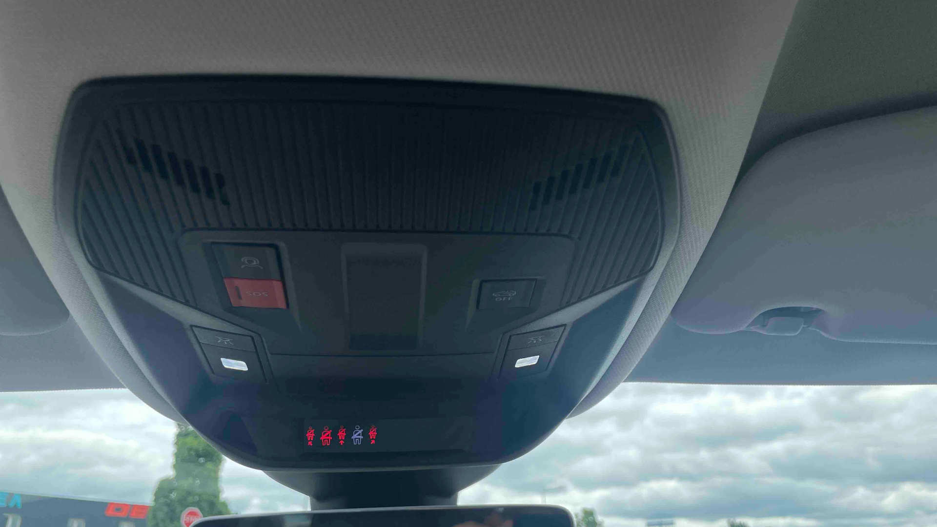 Photo 19 du véhicule PEUGEOT 408