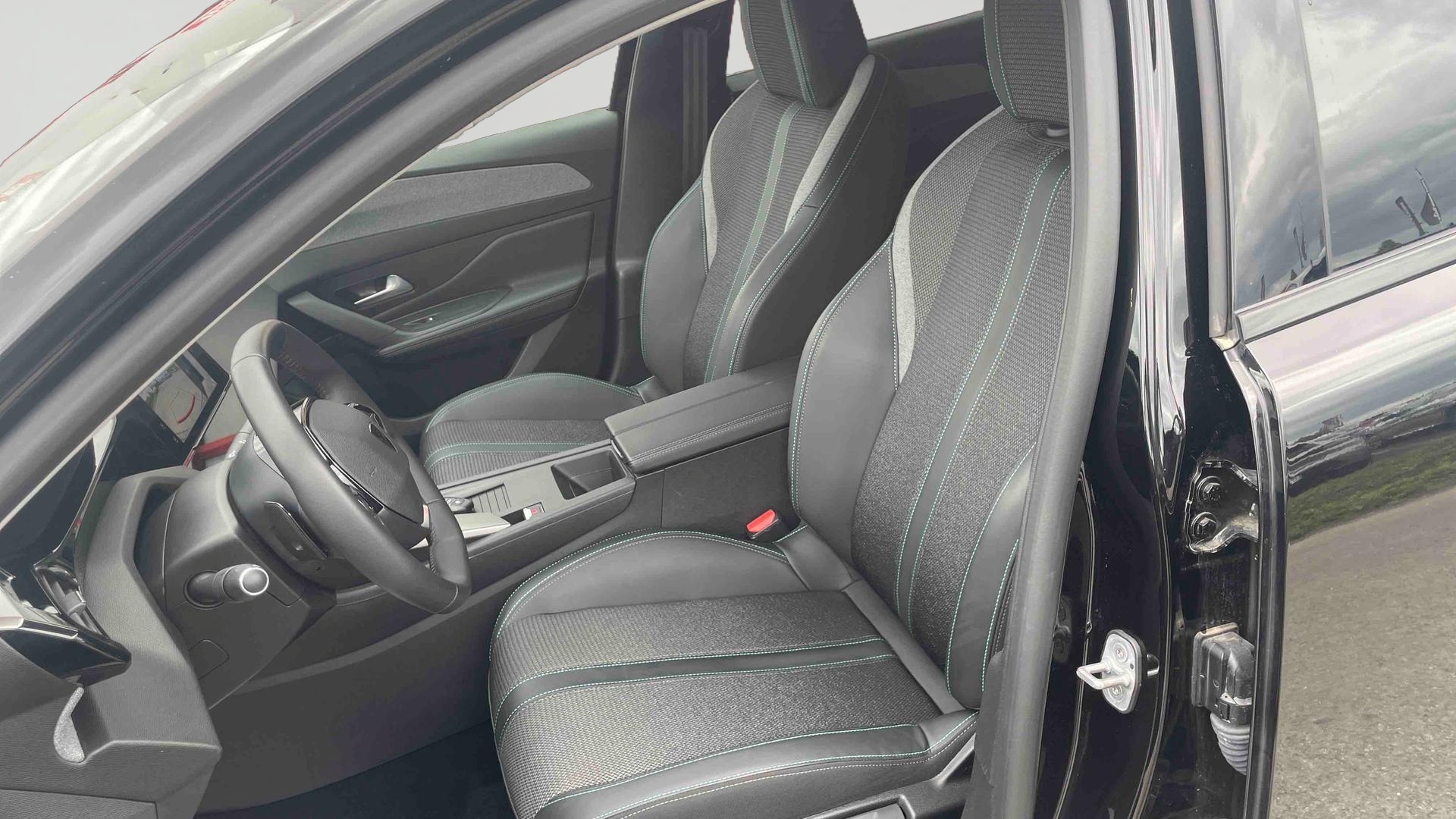 Photo 7 du véhicule PEUGEOT 408