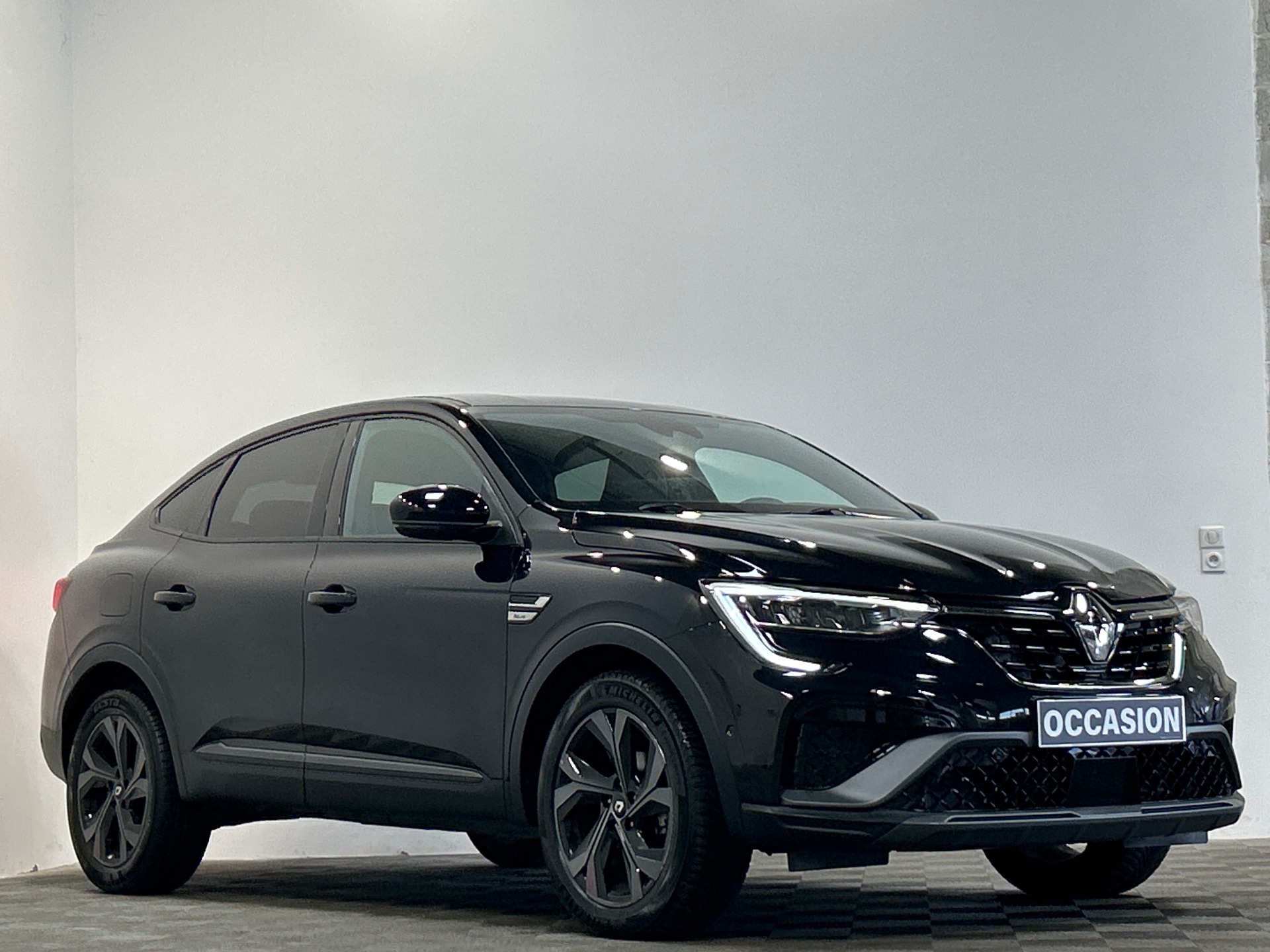 Photo 2 du véhicule RENAULT ARKANA